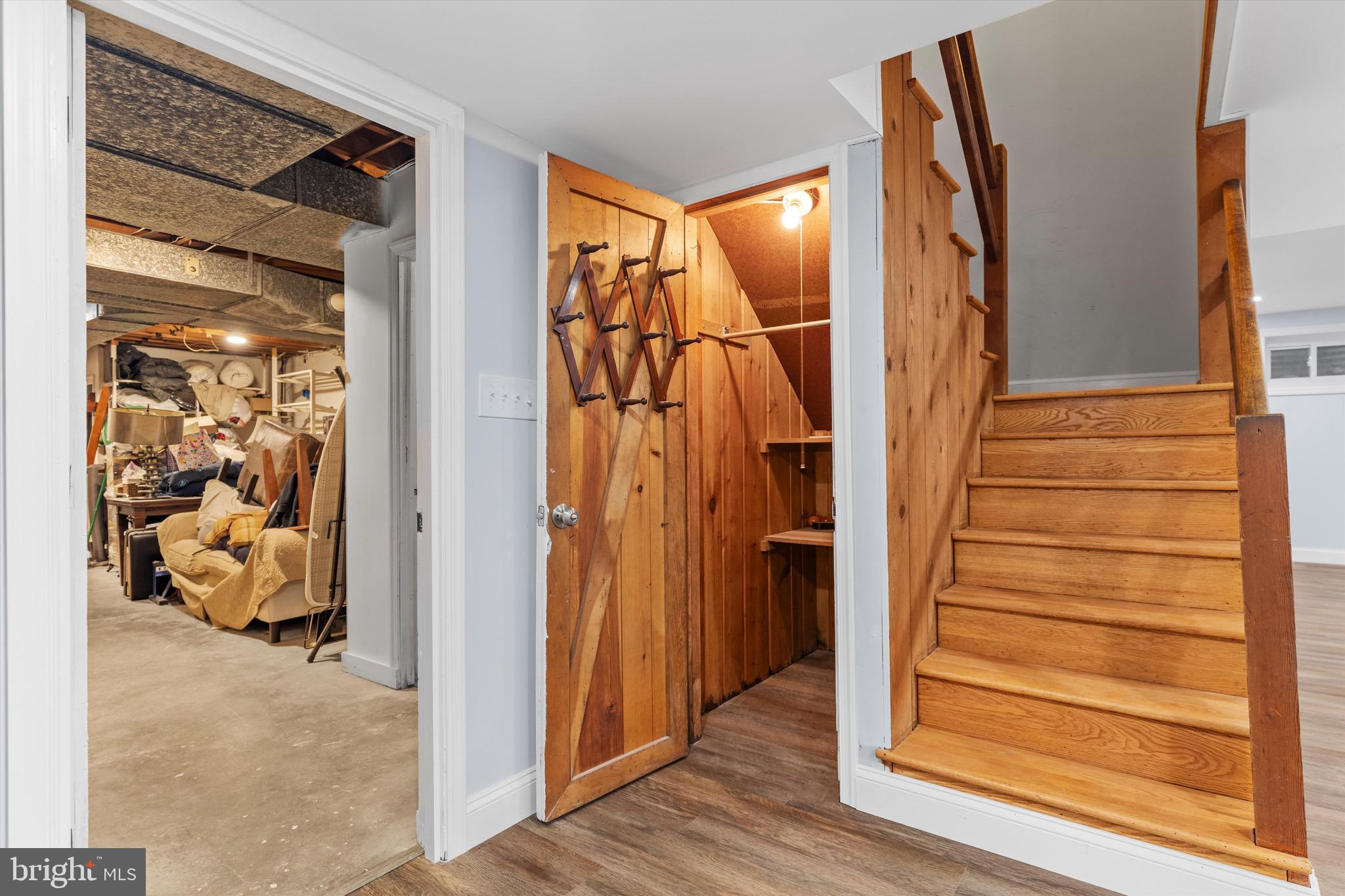 LARCHMONT KNOLLS - Residential