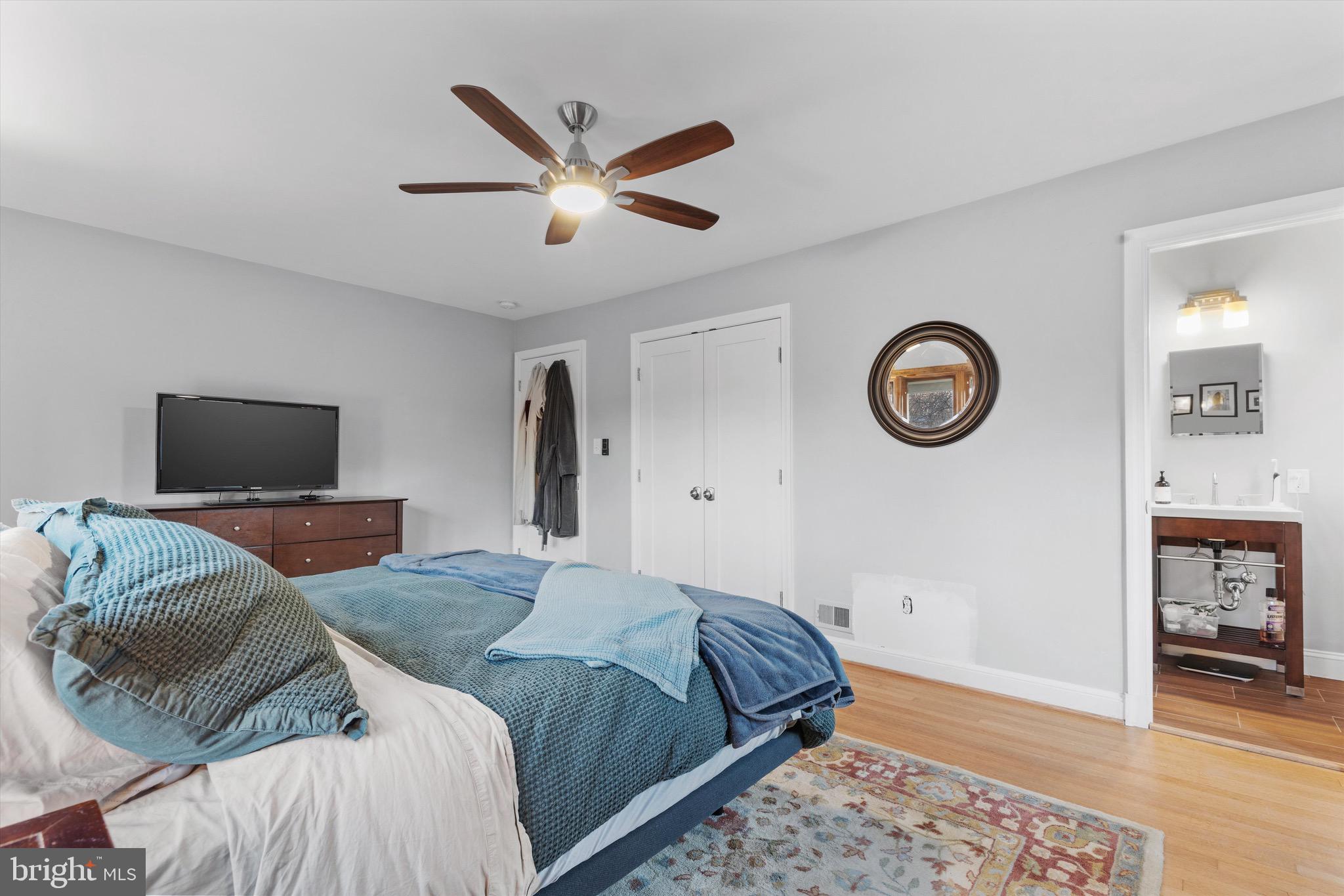 LARCHMONT KNOLLS - Residential