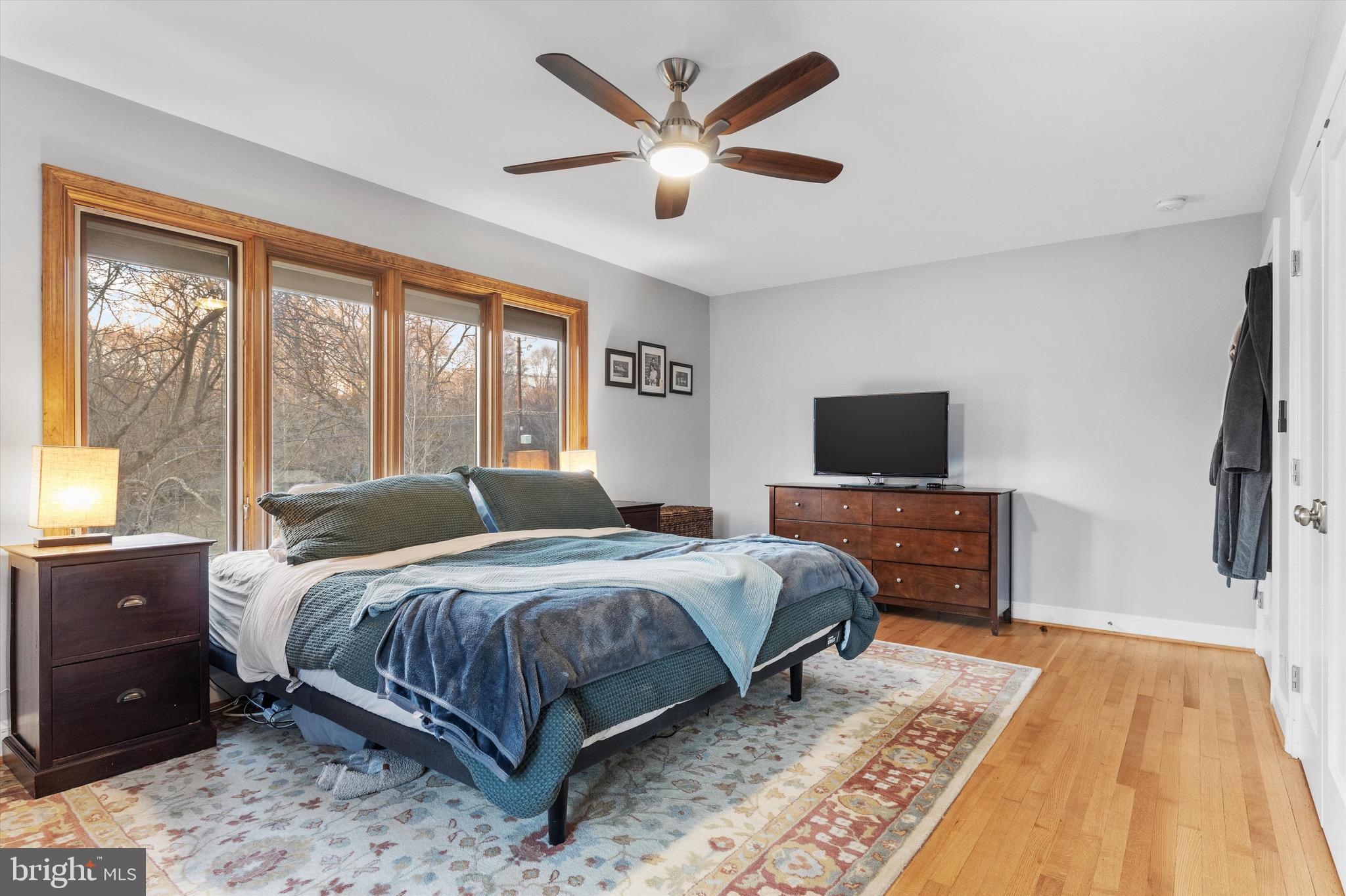 LARCHMONT KNOLLS - Residential