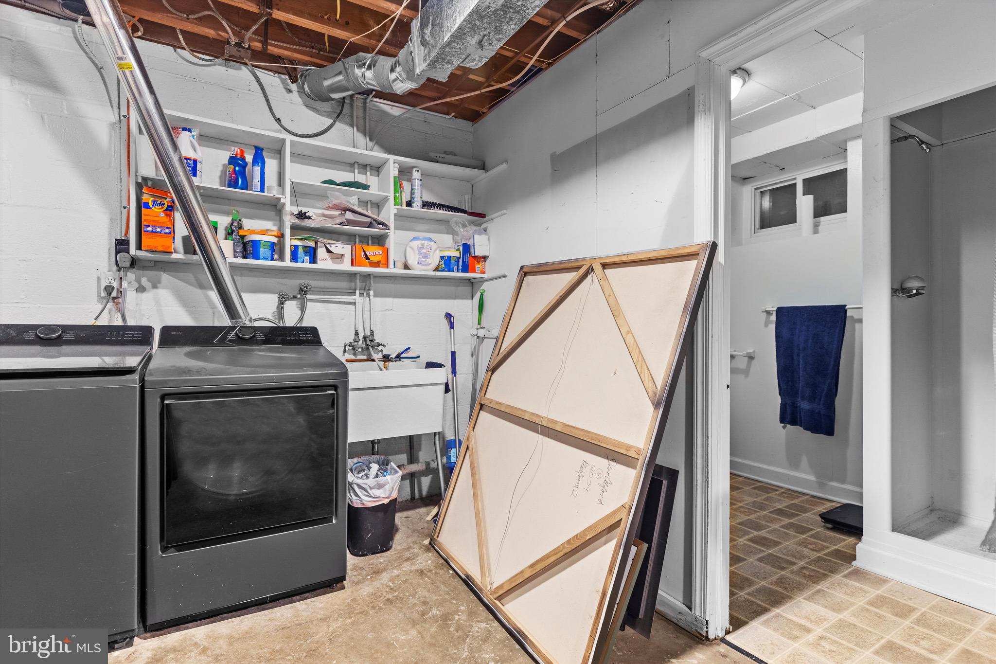 LARCHMONT KNOLLS - Residential