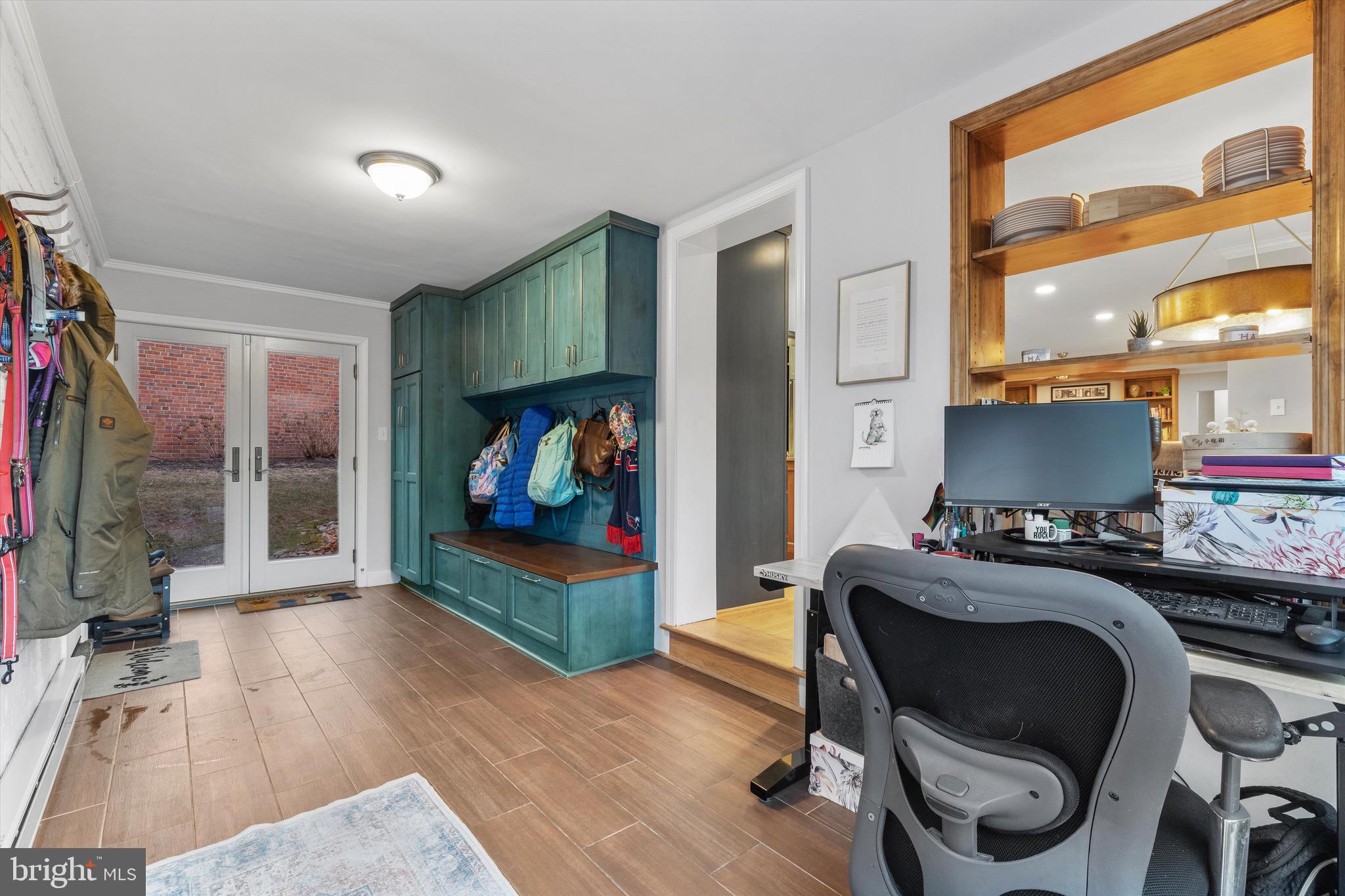 LARCHMONT KNOLLS - Residential