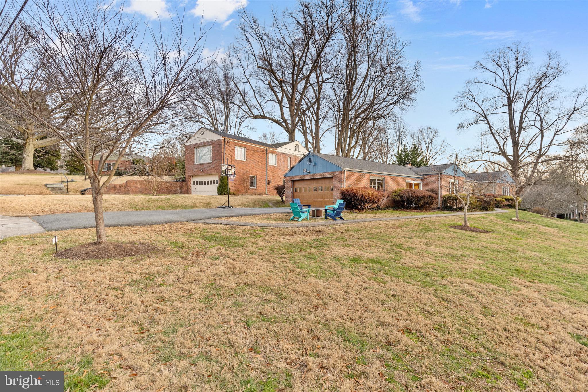 LARCHMONT KNOLLS - Residential