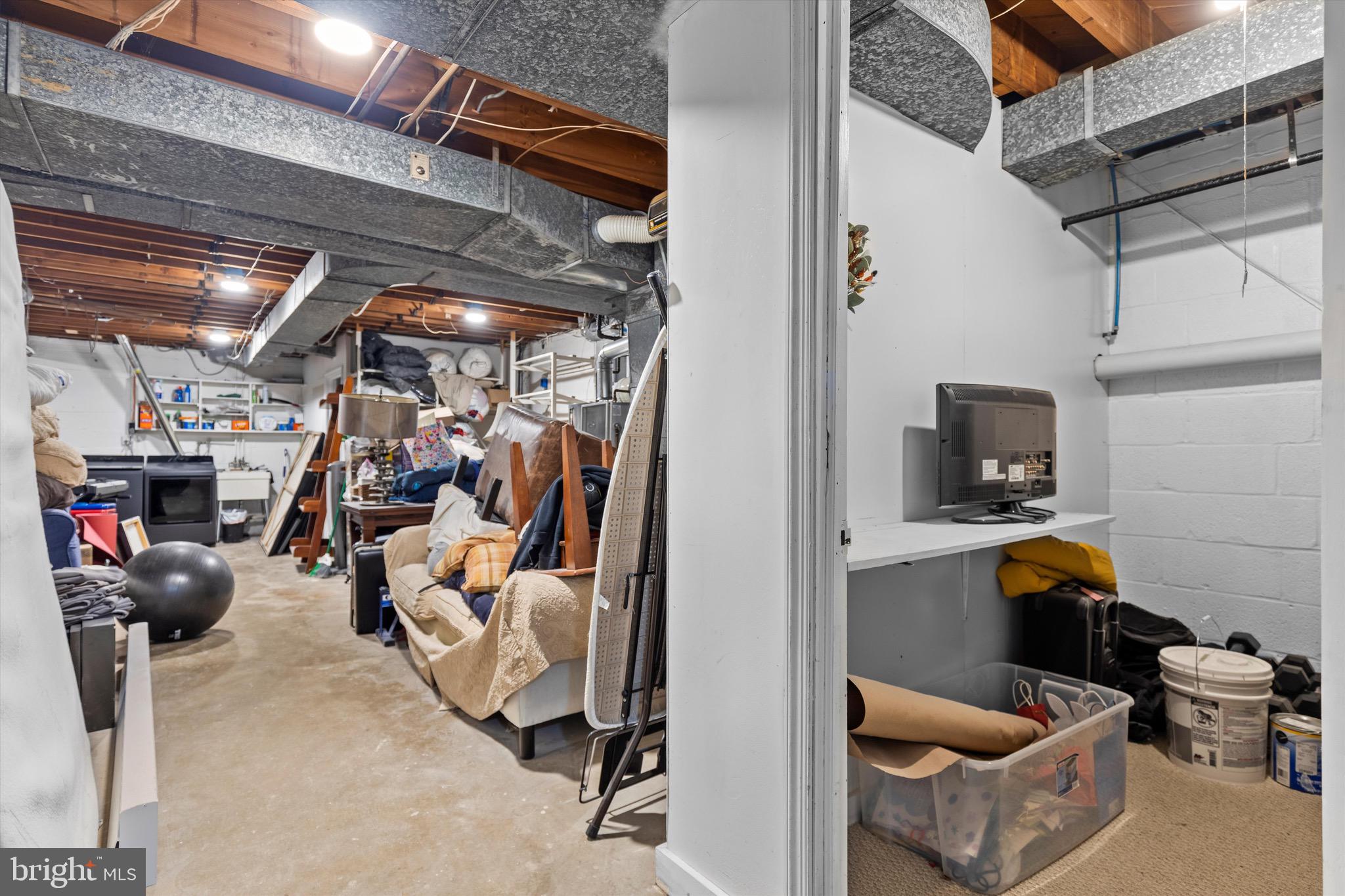 LARCHMONT KNOLLS - Residential