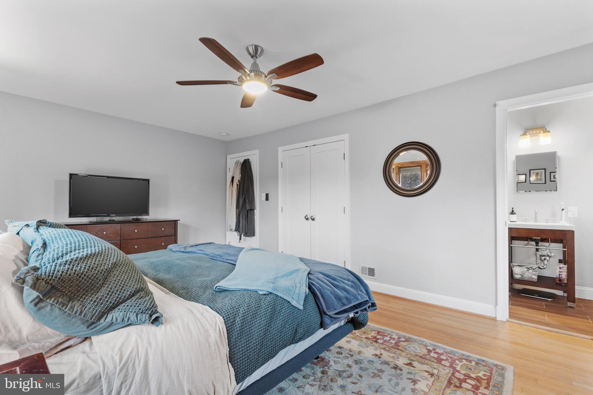 LARCHMONT KNOLLS - Residential