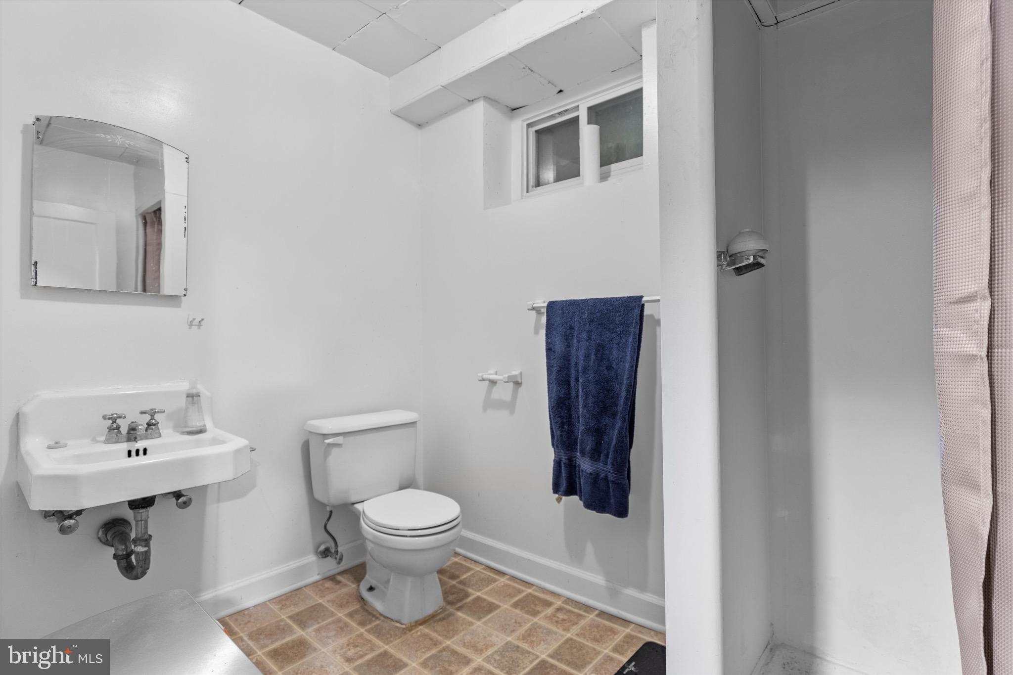 LARCHMONT KNOLLS - Residential