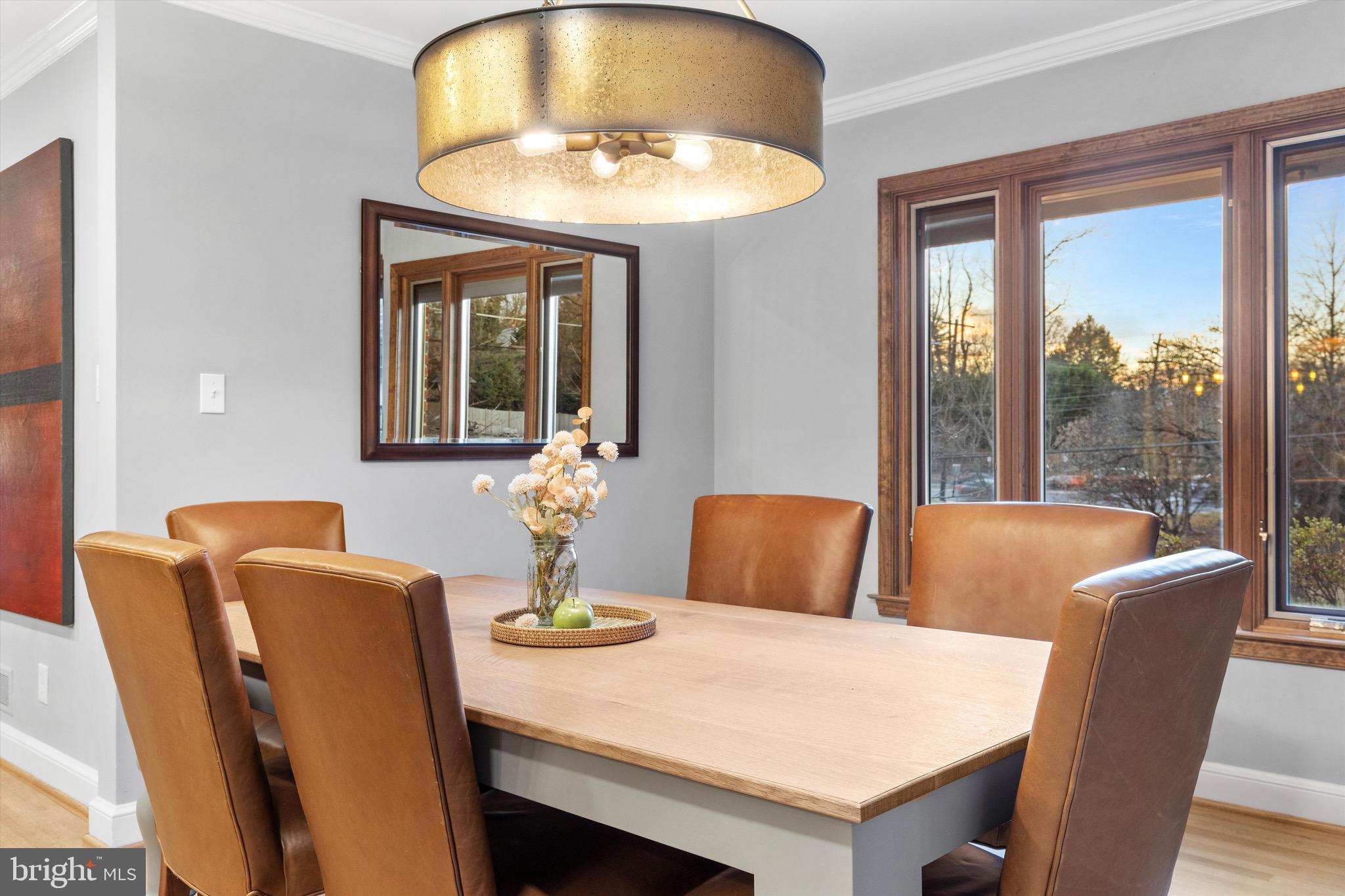 LARCHMONT KNOLLS - Residential