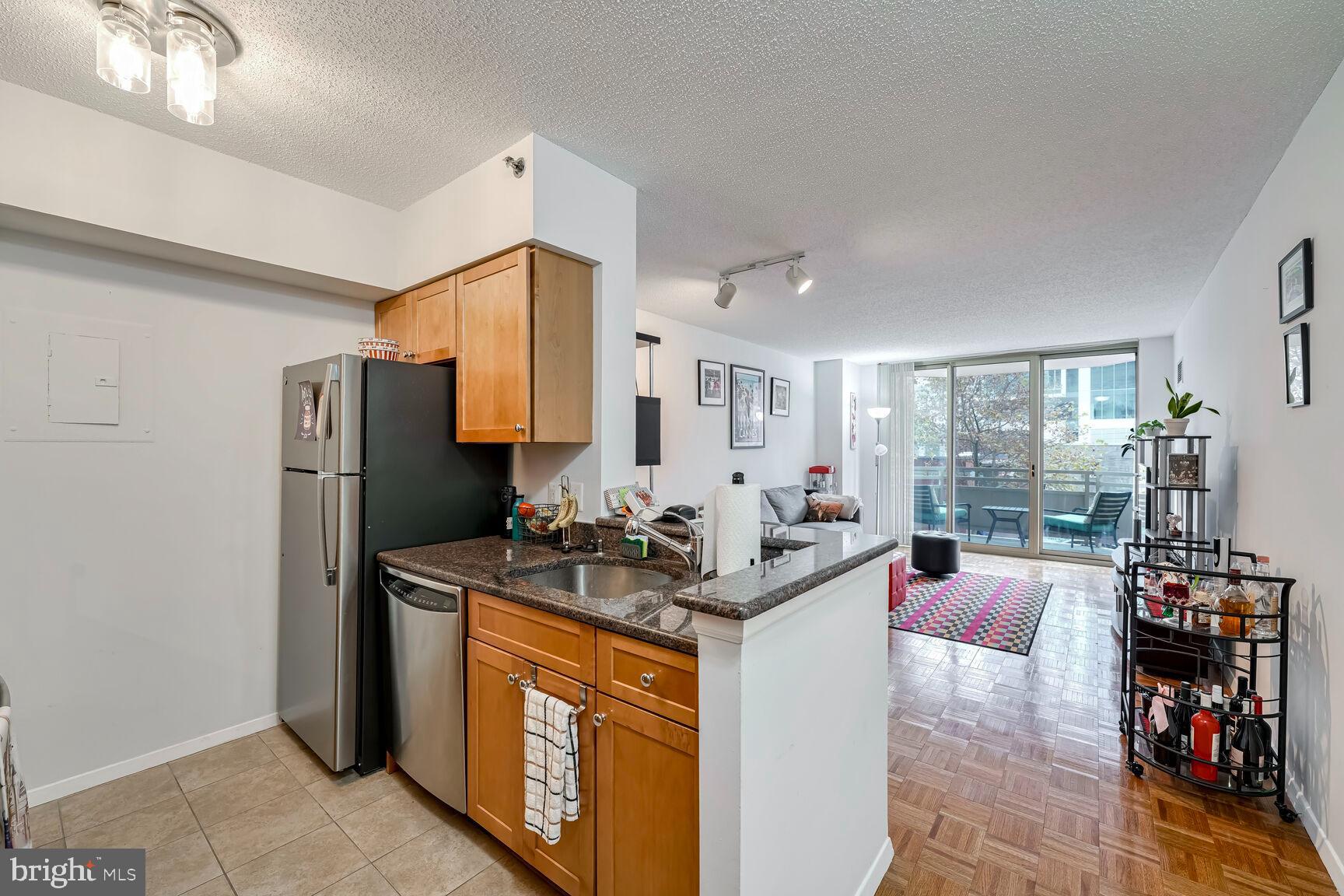 FAIRMONT PLAZA - Residential Lease