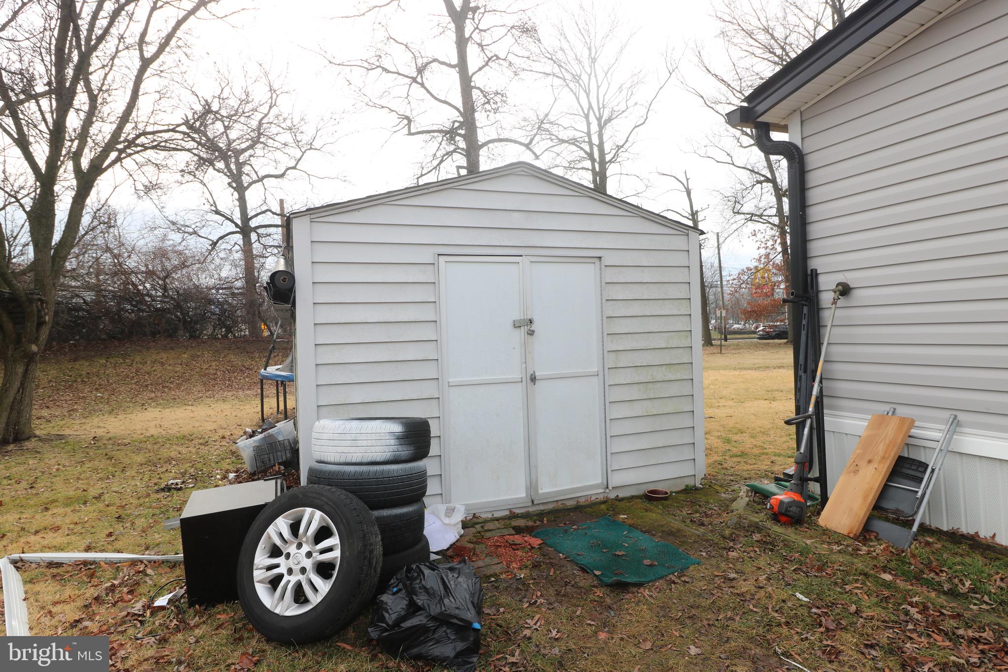 MIDDLE RIVER - Residential