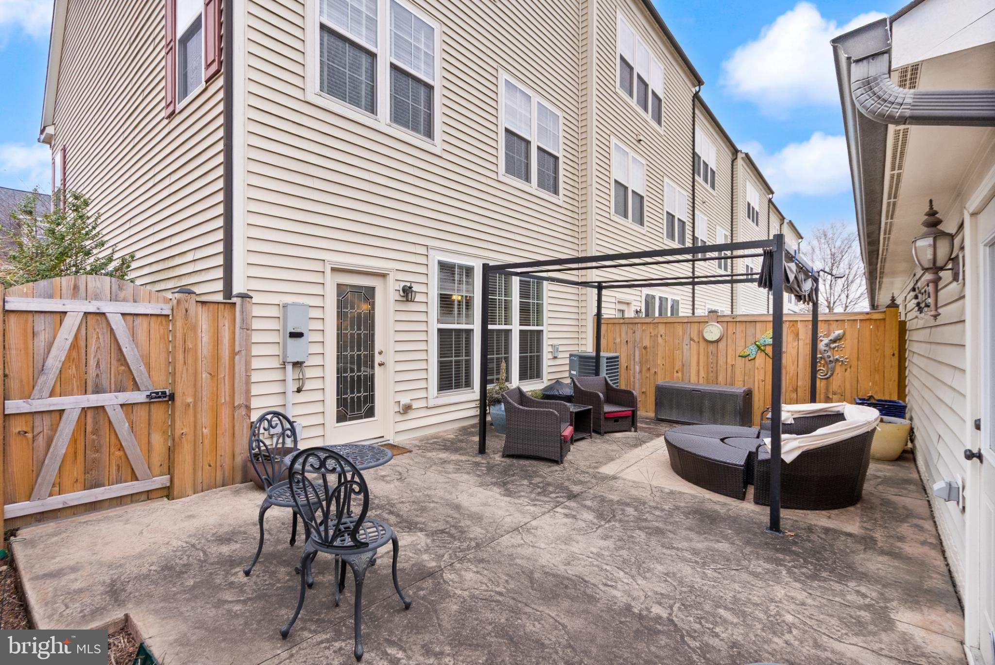 PEMBROOKE - Residential