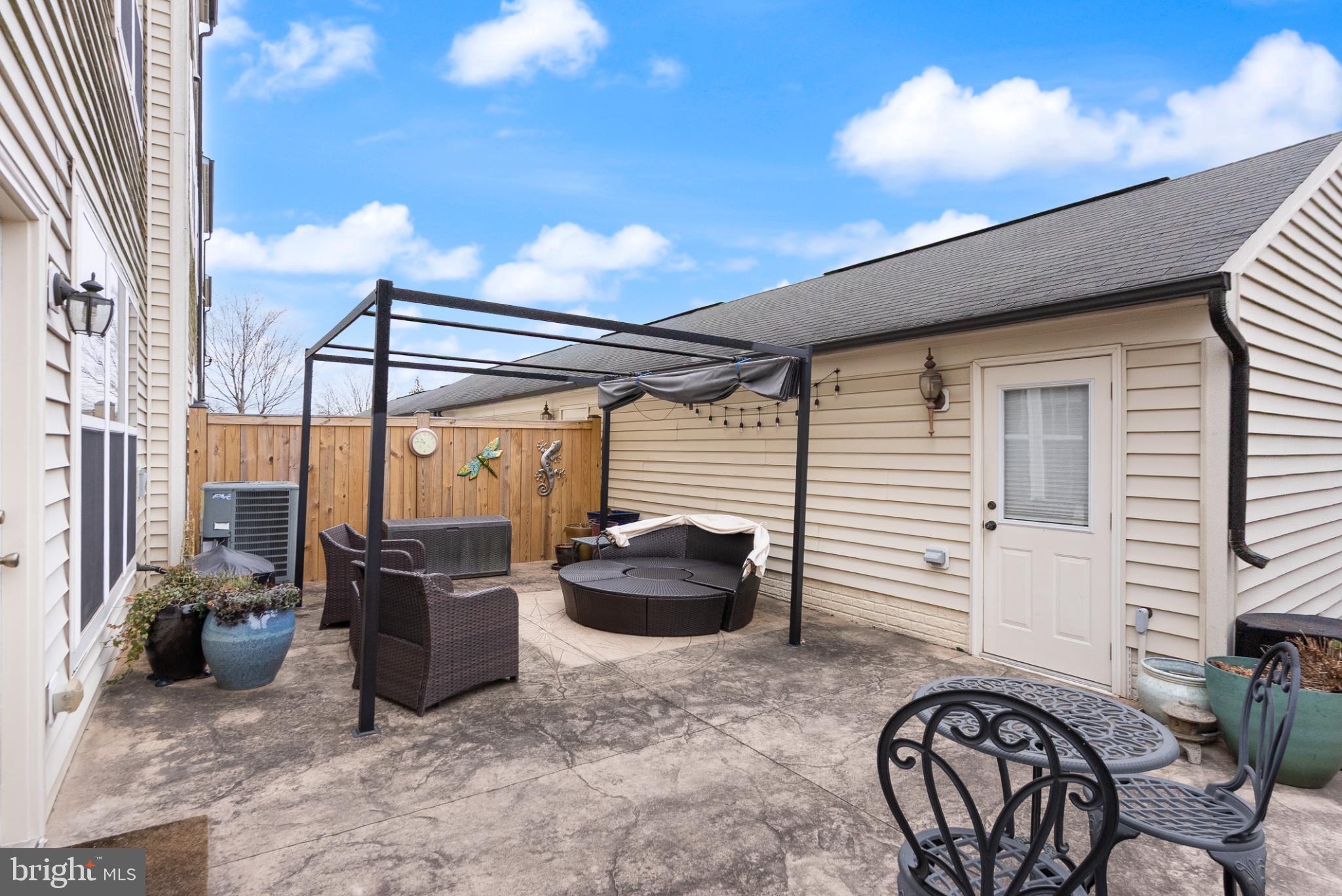 PEMBROOKE - Residential