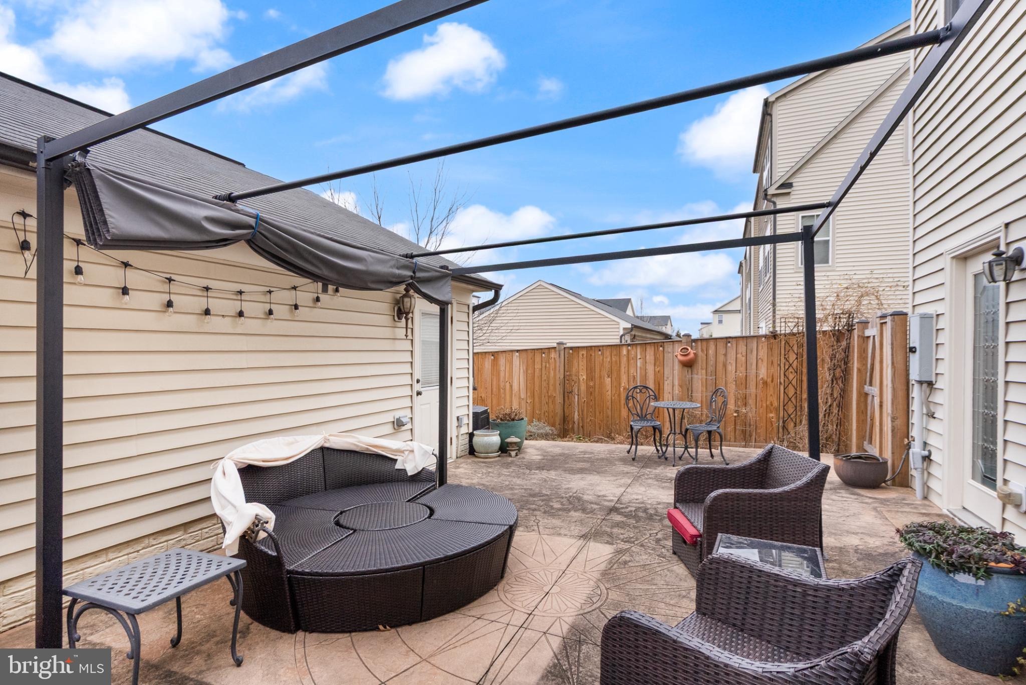 PEMBROOKE - Residential