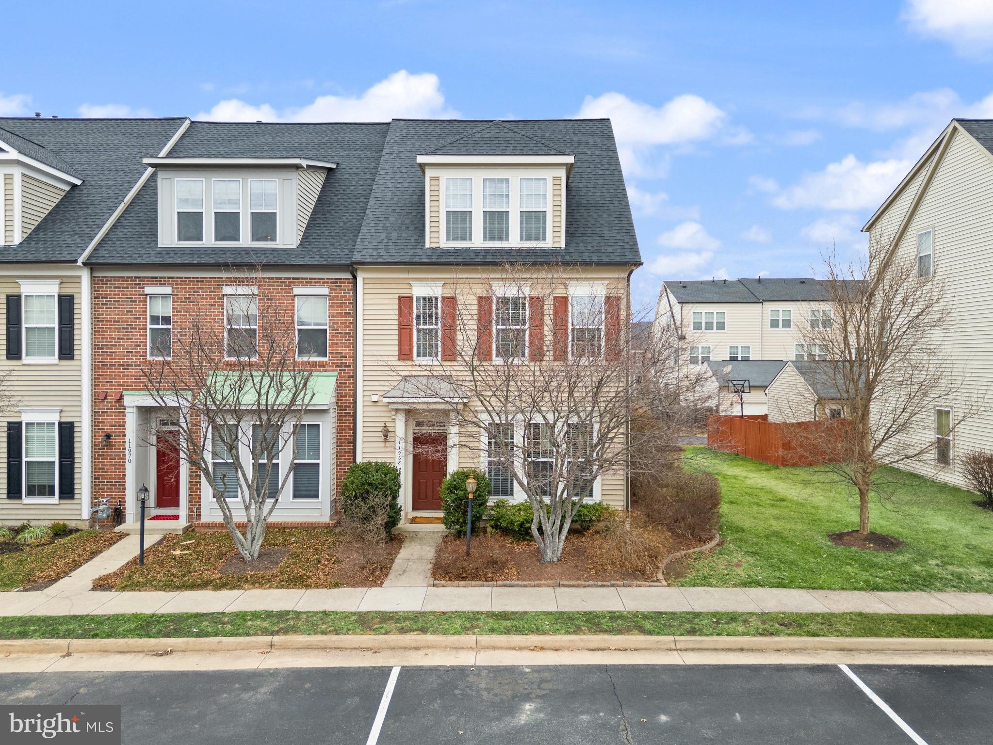 PEMBROOKE - Residential