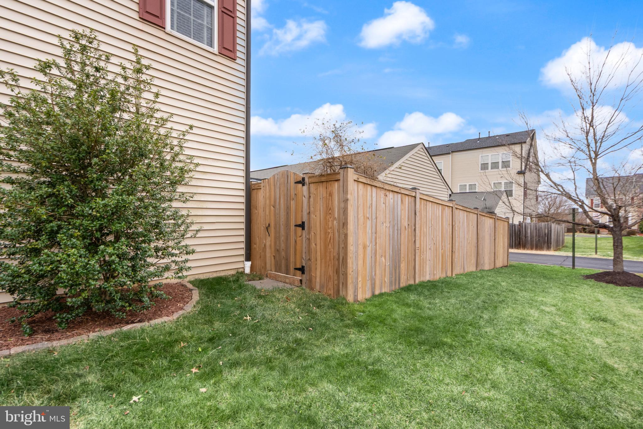 PEMBROOKE - Residential