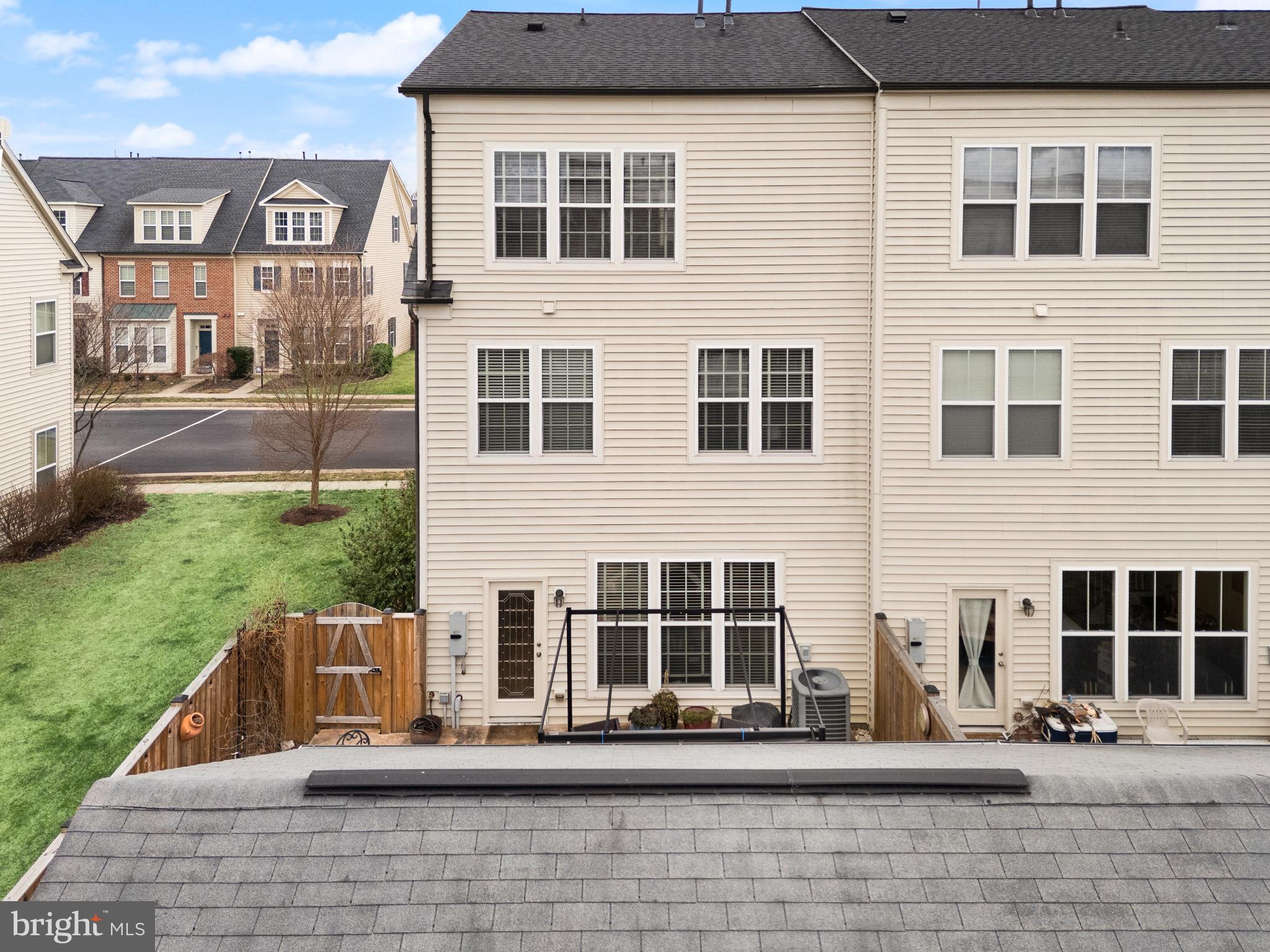 PEMBROOKE - Residential