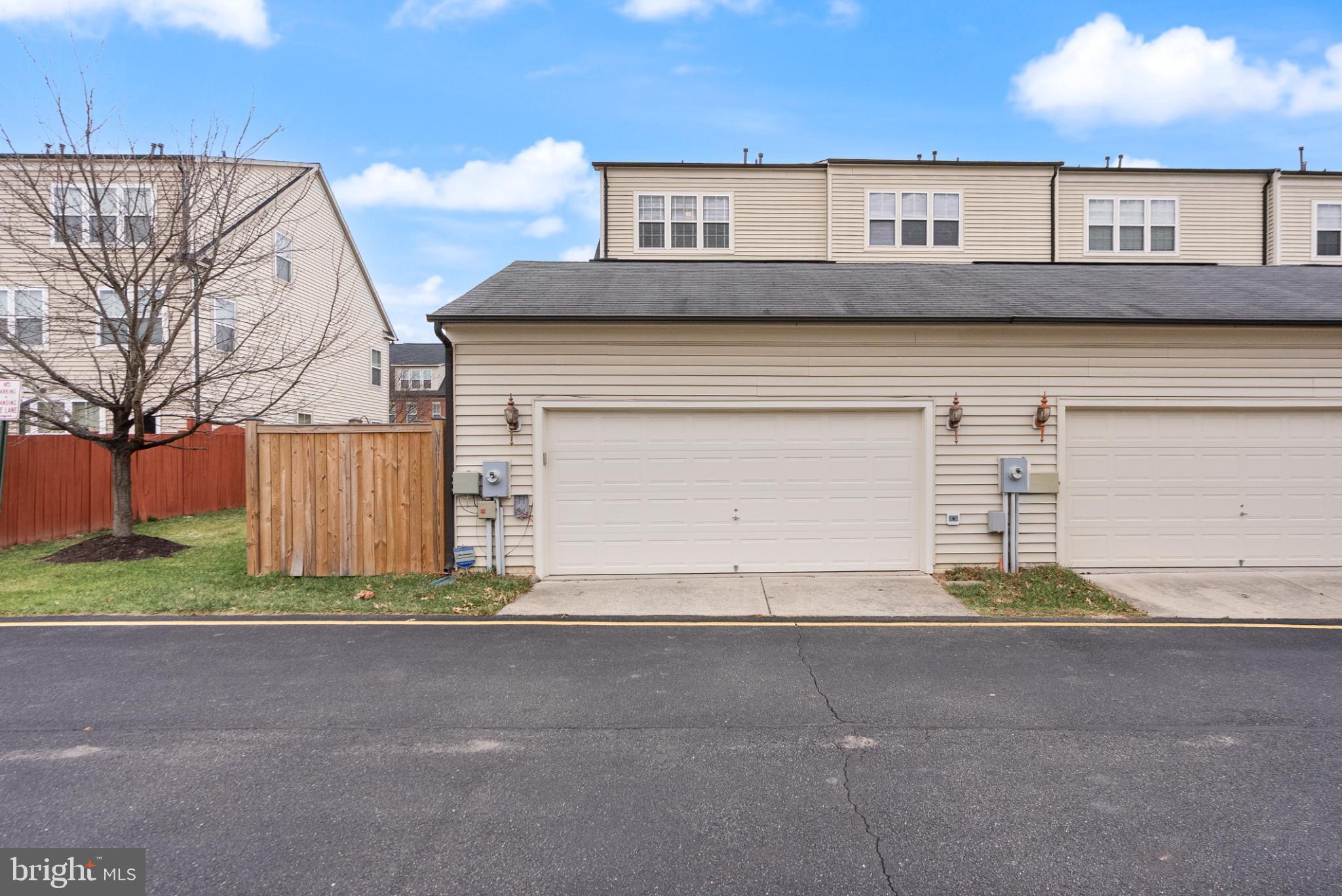 PEMBROOKE - Residential