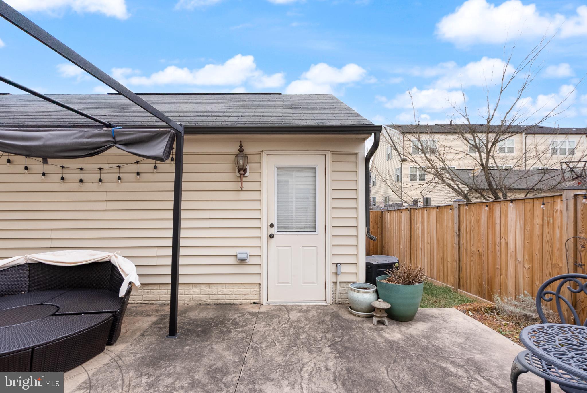 PEMBROOKE - Residential