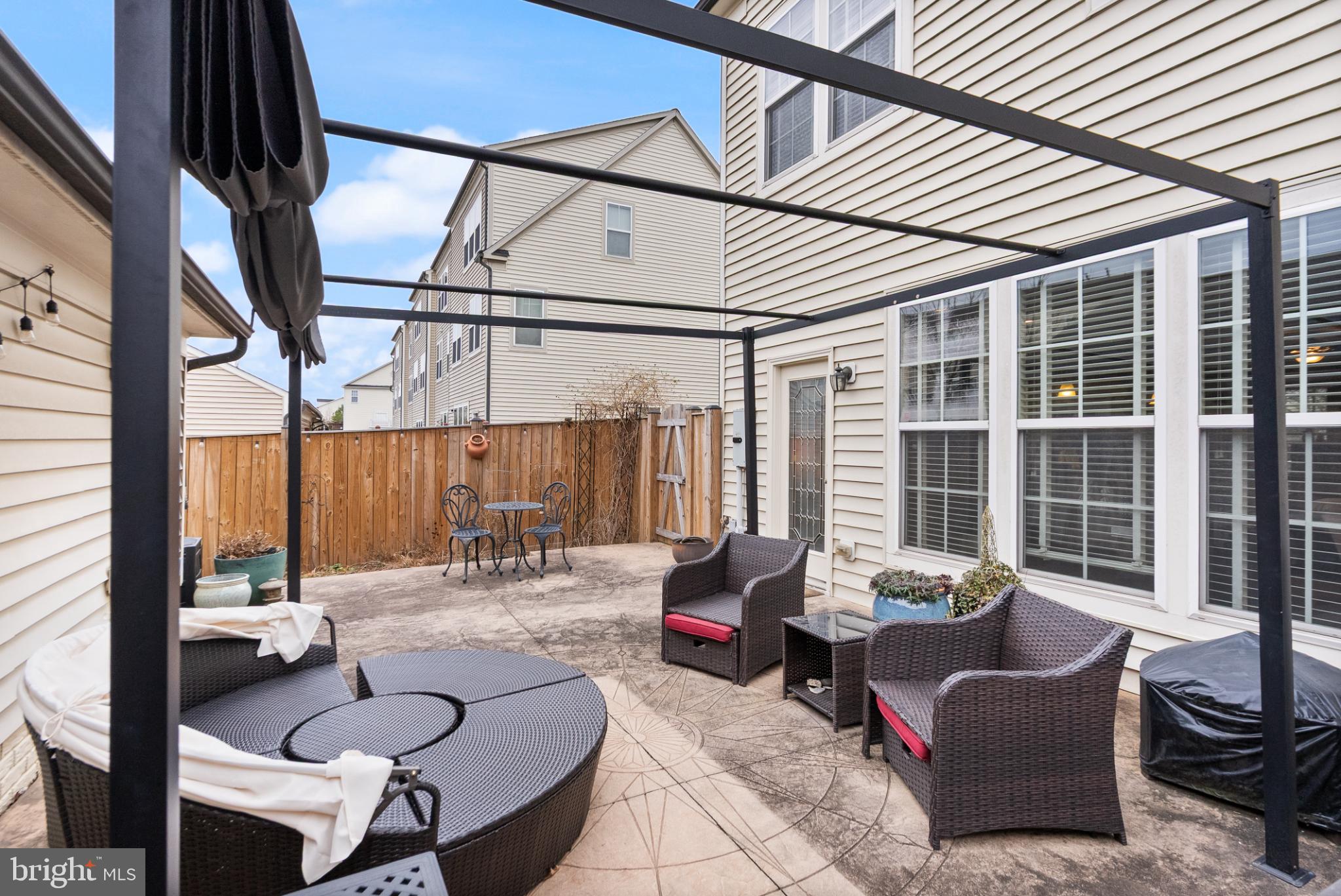 PEMBROOKE - Residential