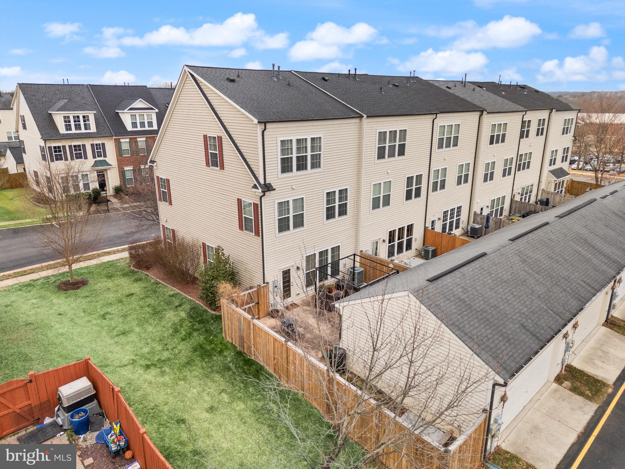 PEMBROOKE - Residential