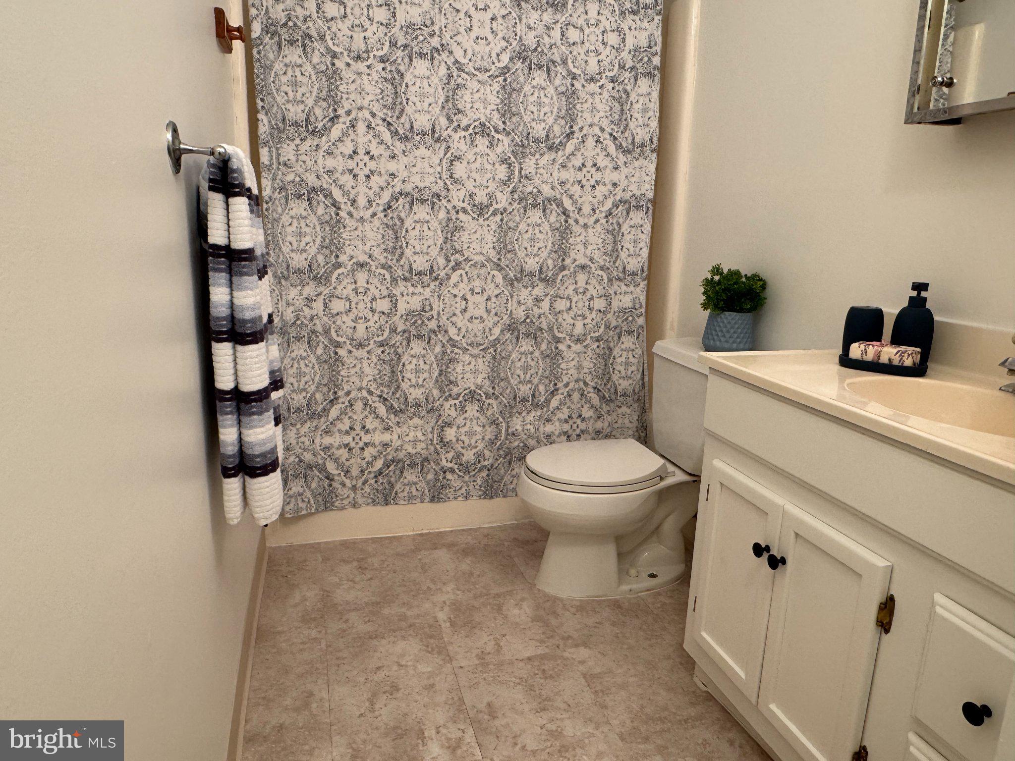 115 E KINGS HIGHWAY #144