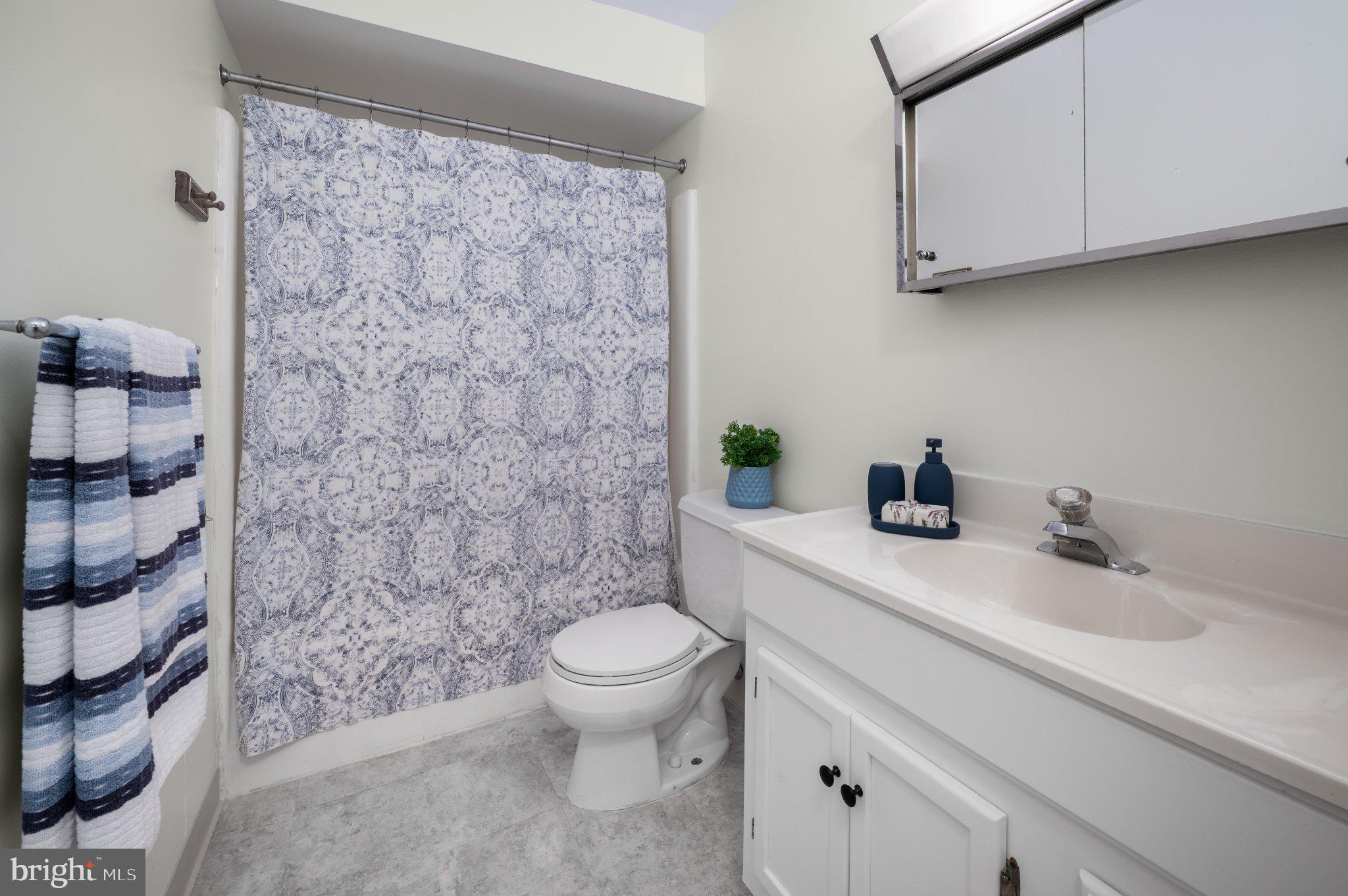 115 E KINGS HIGHWAY #144