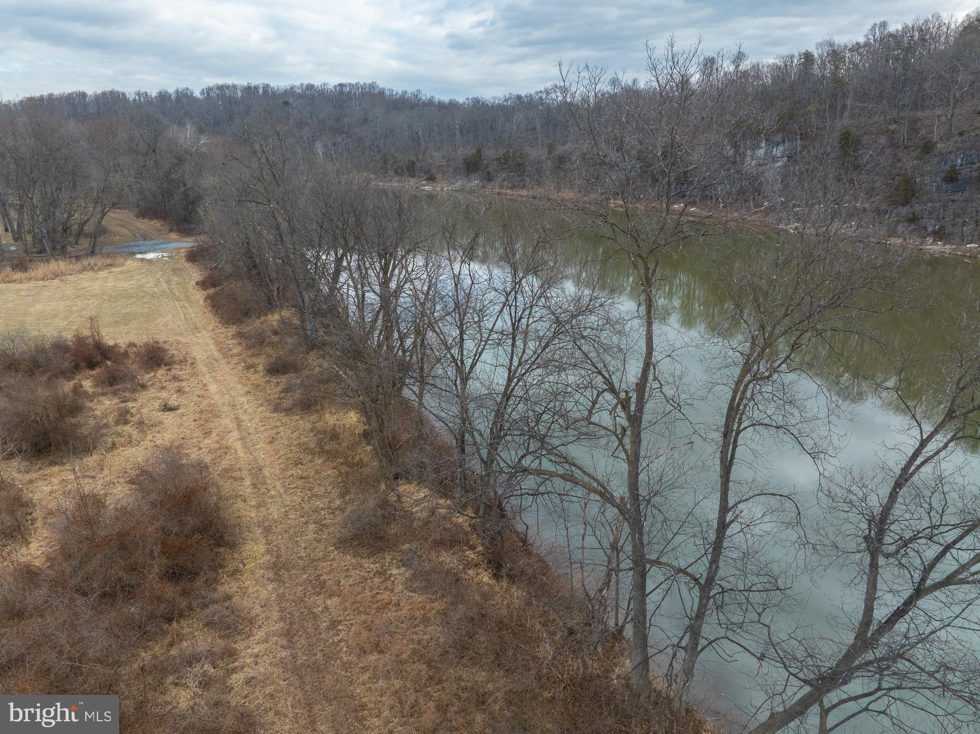 CROSSINGS ON THE POTOMAC - Land