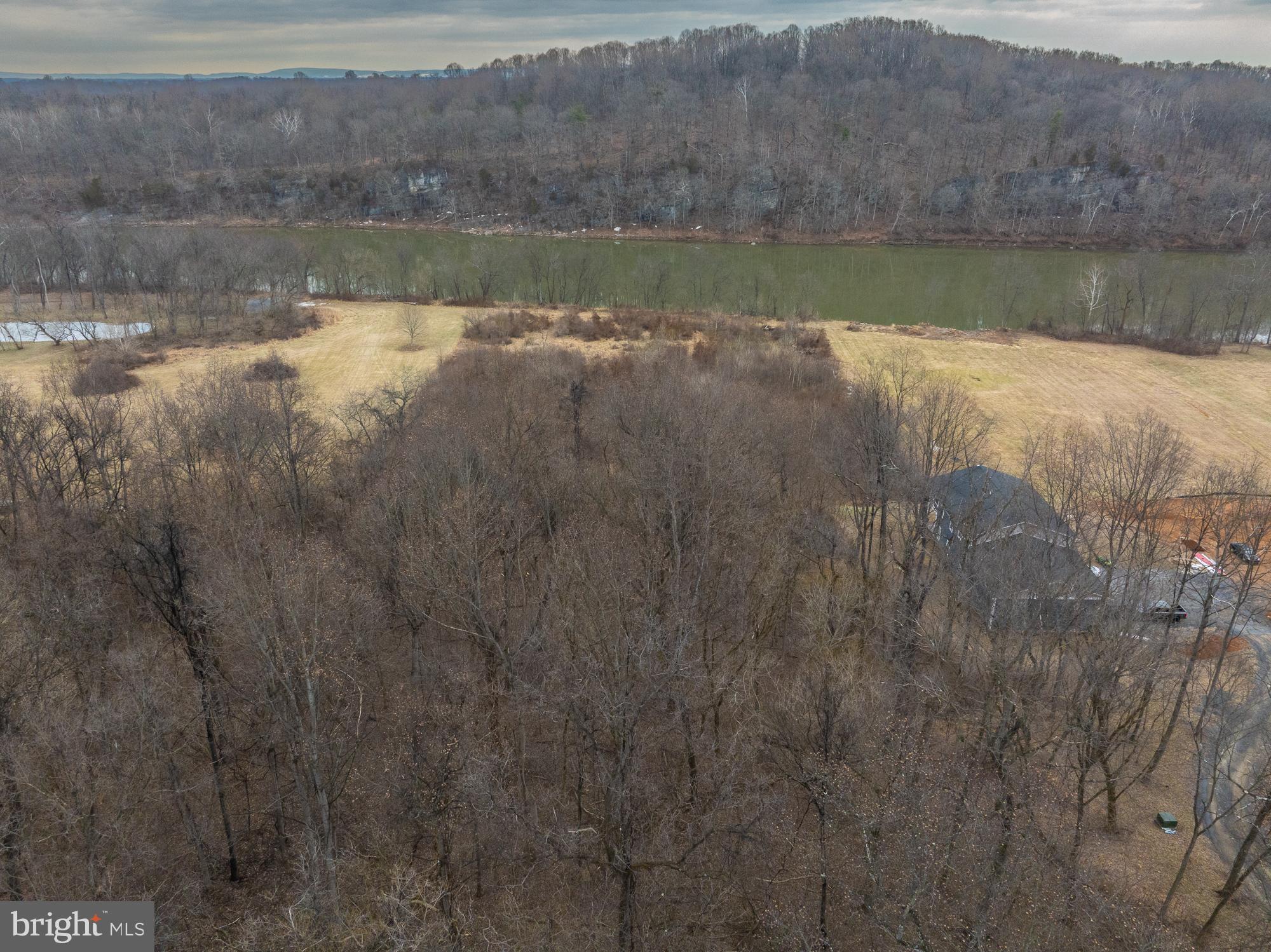 CROSSINGS ON THE POTOMAC - Land