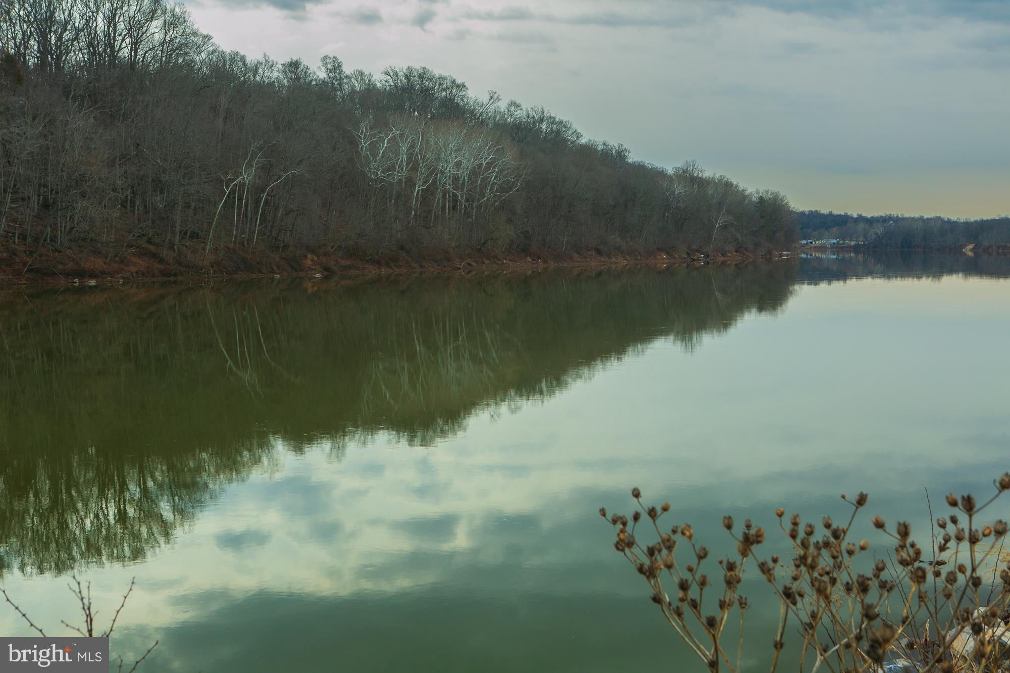 CROSSINGS ON THE POTOMAC - Land