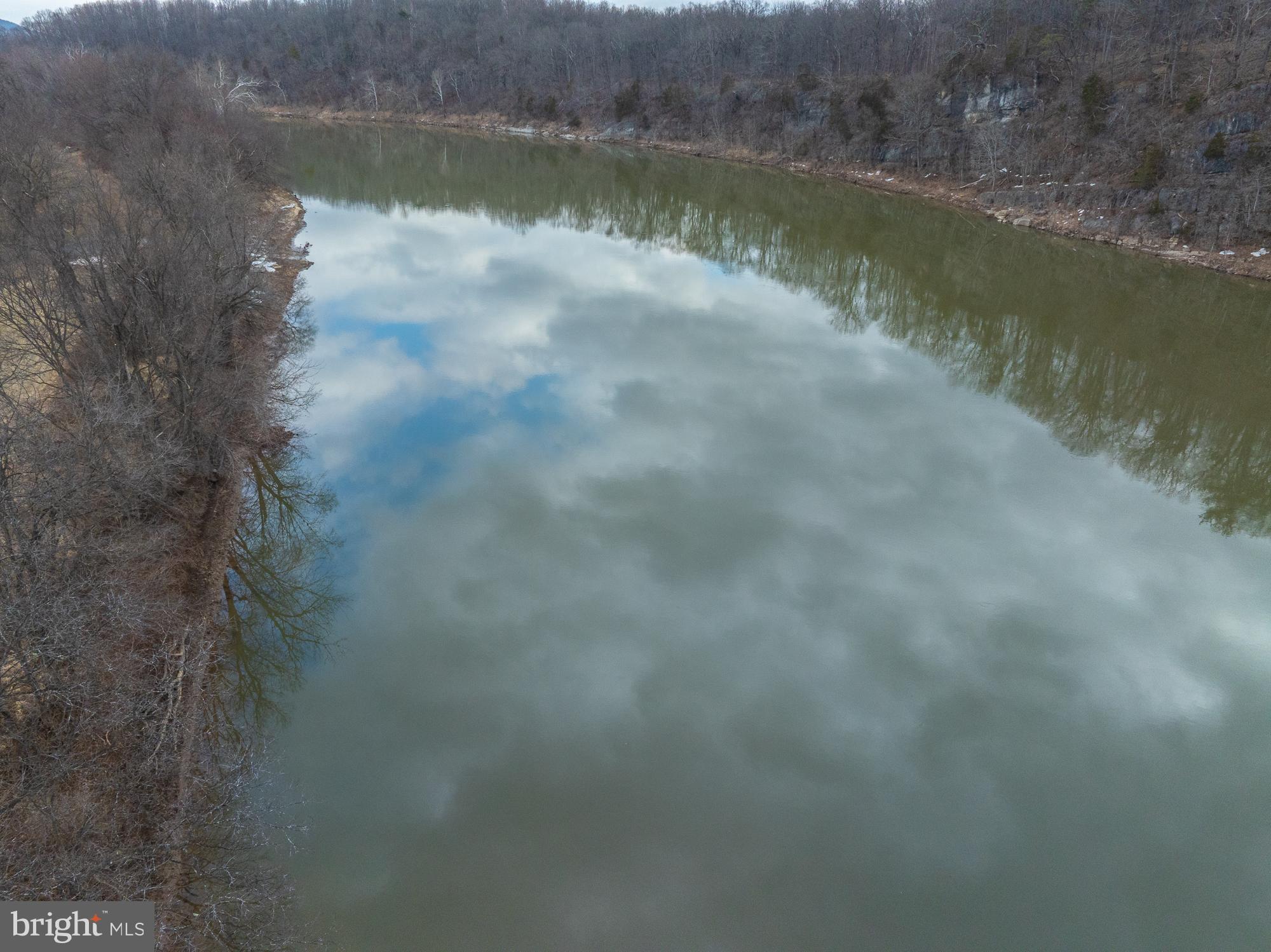 CROSSINGS ON THE POTOMAC - Land