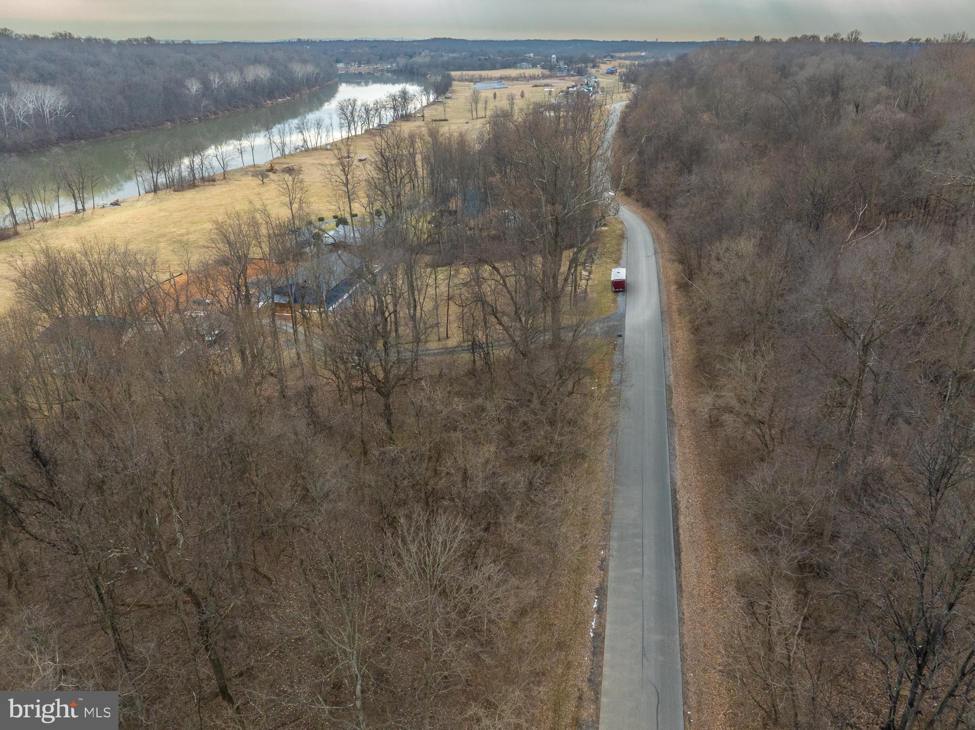 CROSSINGS ON THE POTOMAC - Land