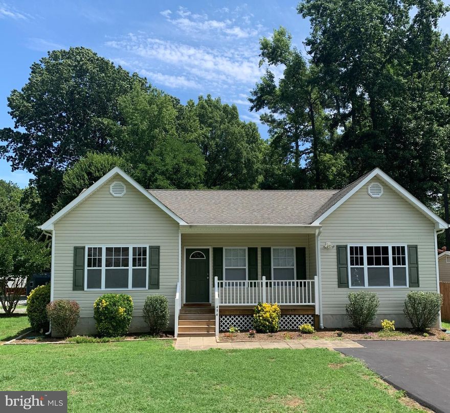 This cute as a button rental is ready for new tenants!  This home features 3 bedrooms 2 baths, has a beautiful fenced in back yard and a 1 car garage.