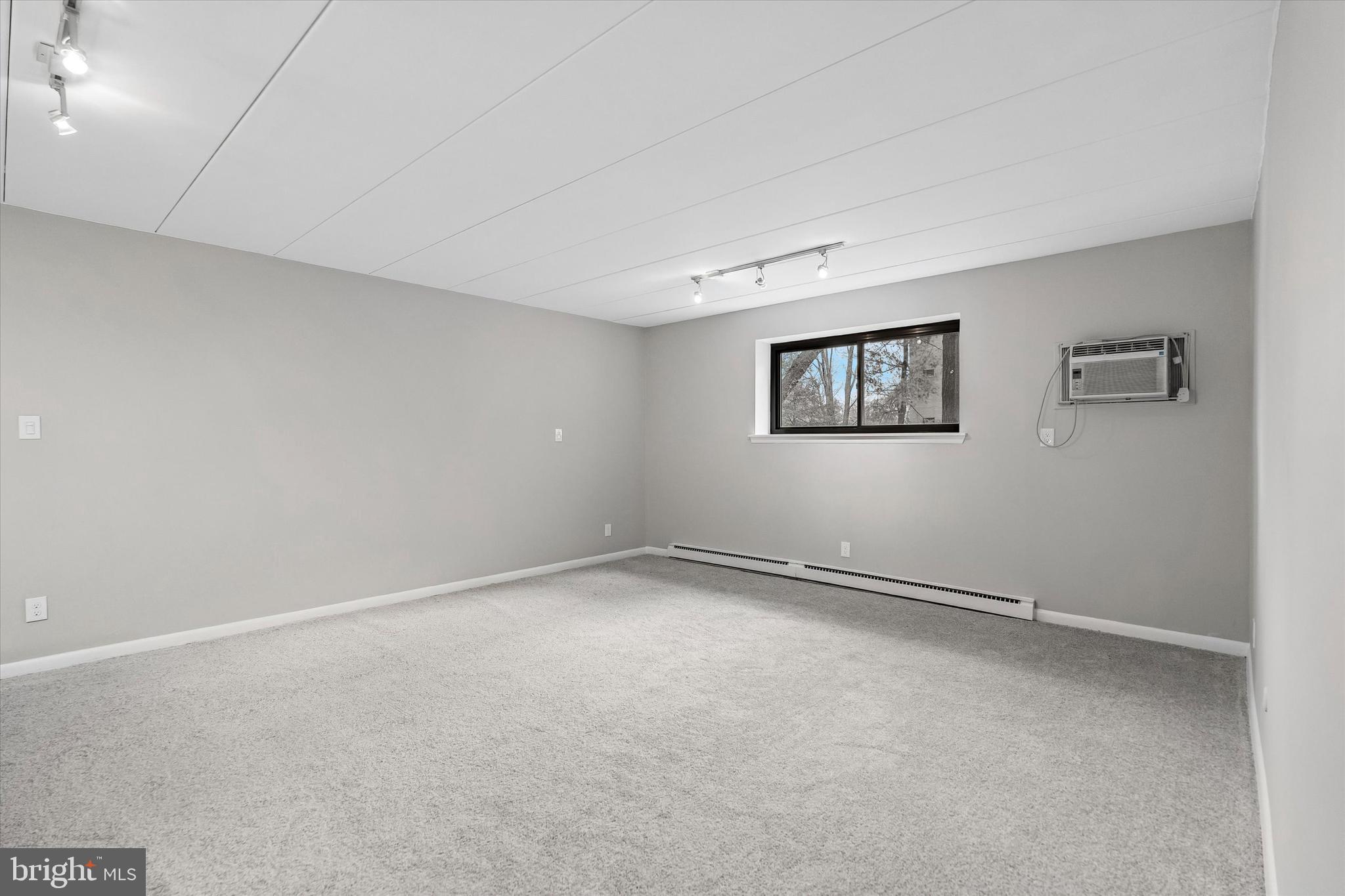 HAVERFORD HILL - Residential