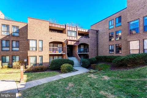 11220 Chestnut Grove Square Unit 123, Reston, VA MLS: VAFX2222340