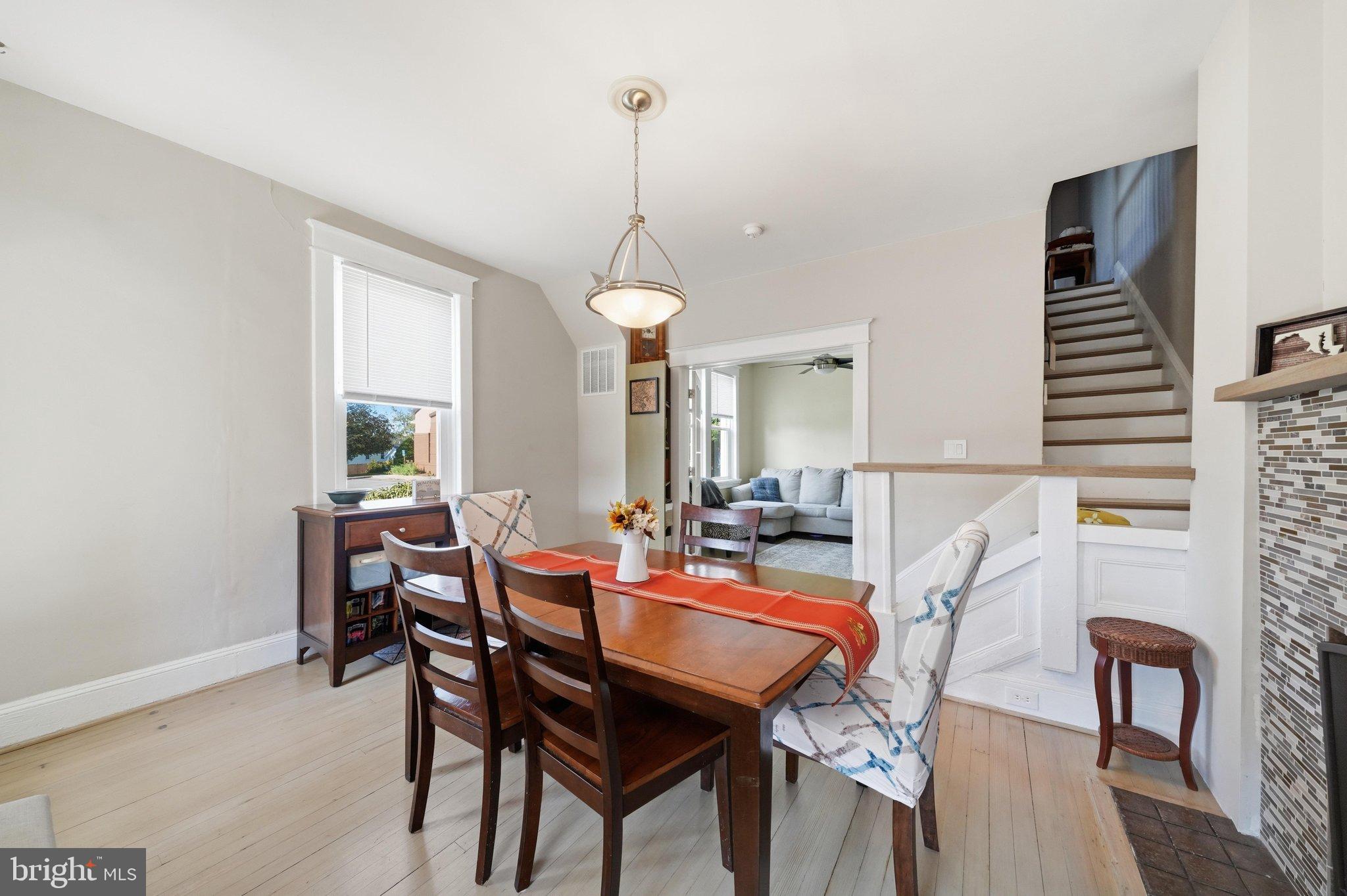 1013 N MARKET