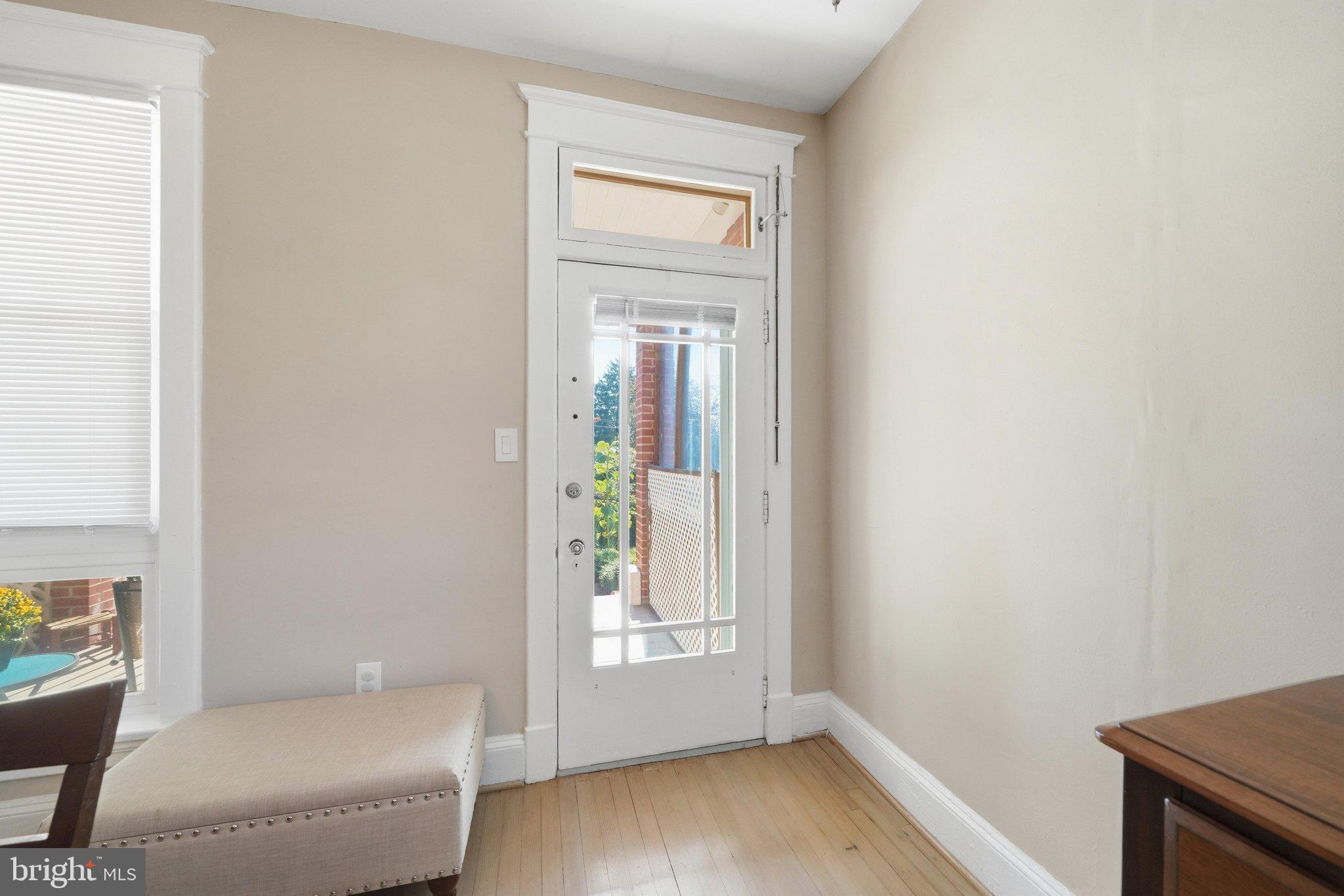 1013 N MARKET