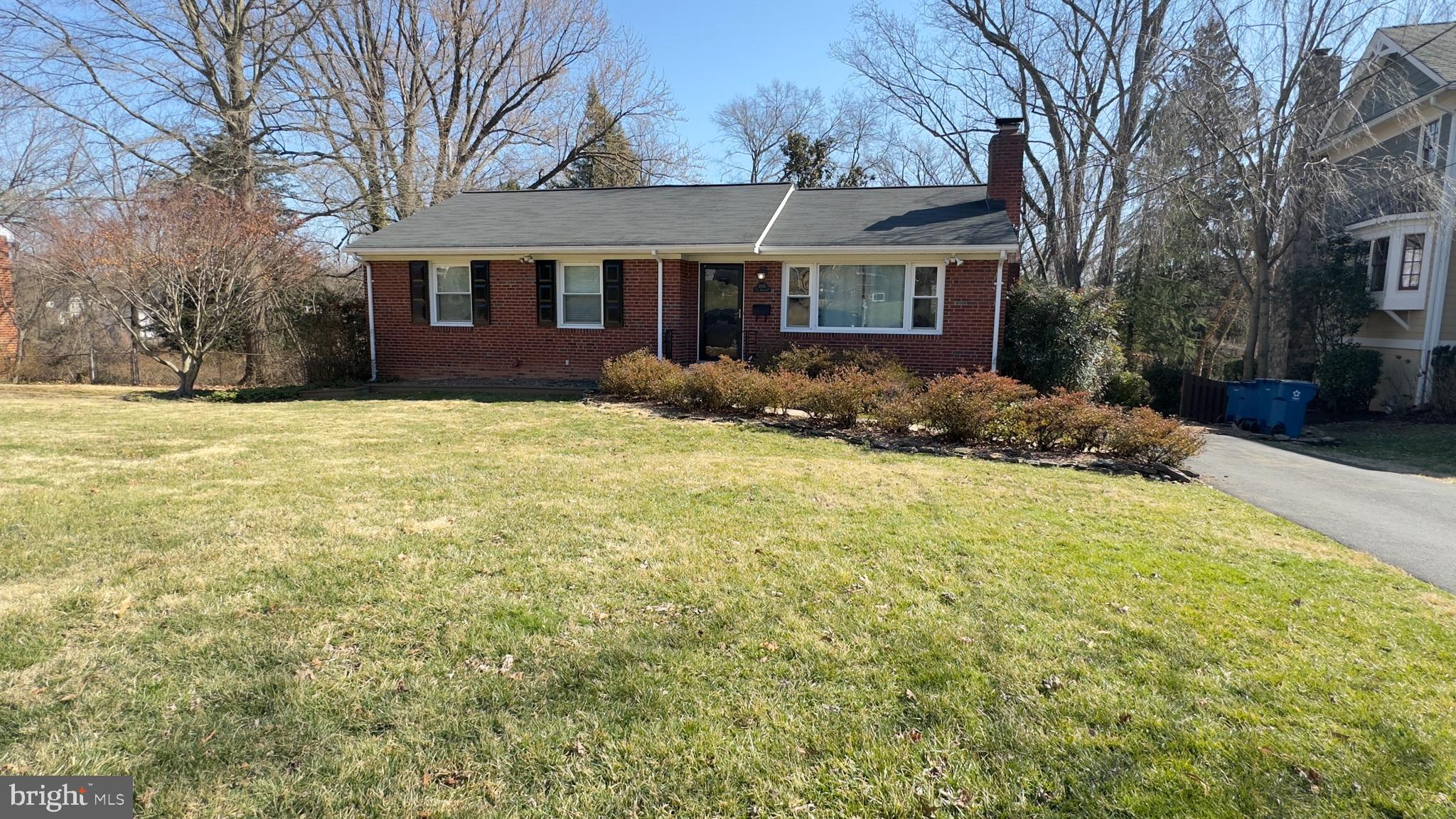 HILLSIDE MANOR - Residential