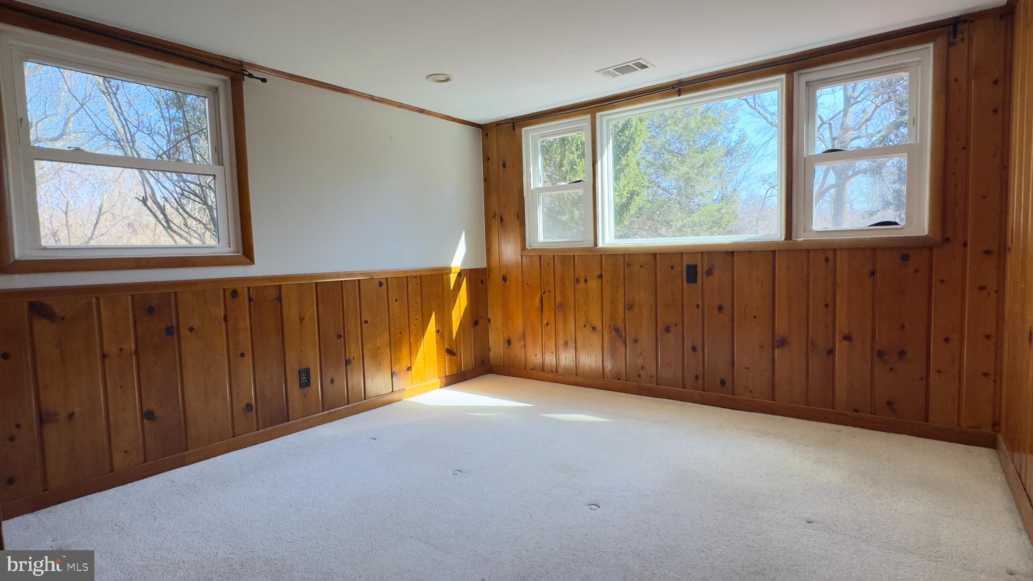 HILLSIDE MANOR - Residential