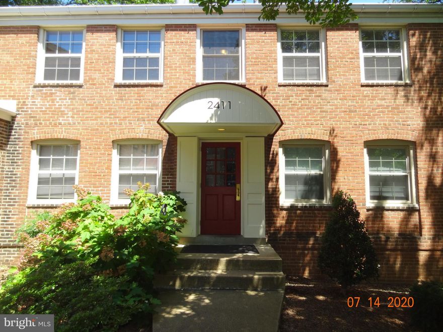 This Cozy Condo offers Kitchen, Family Room, Large Bedroom and Full Bath. You have your own Washer and Dryer in the Unit. Storage Unit in the Basement of the Building.  Wood Floors, Berber Carpet. Wood burning Fireplace. Lots of Windows for Natural Light.   Plenty of parking for you and your visitors. Water included in the Condo Fee.  Close to Clarendon, Rosslyn and Wash DC.