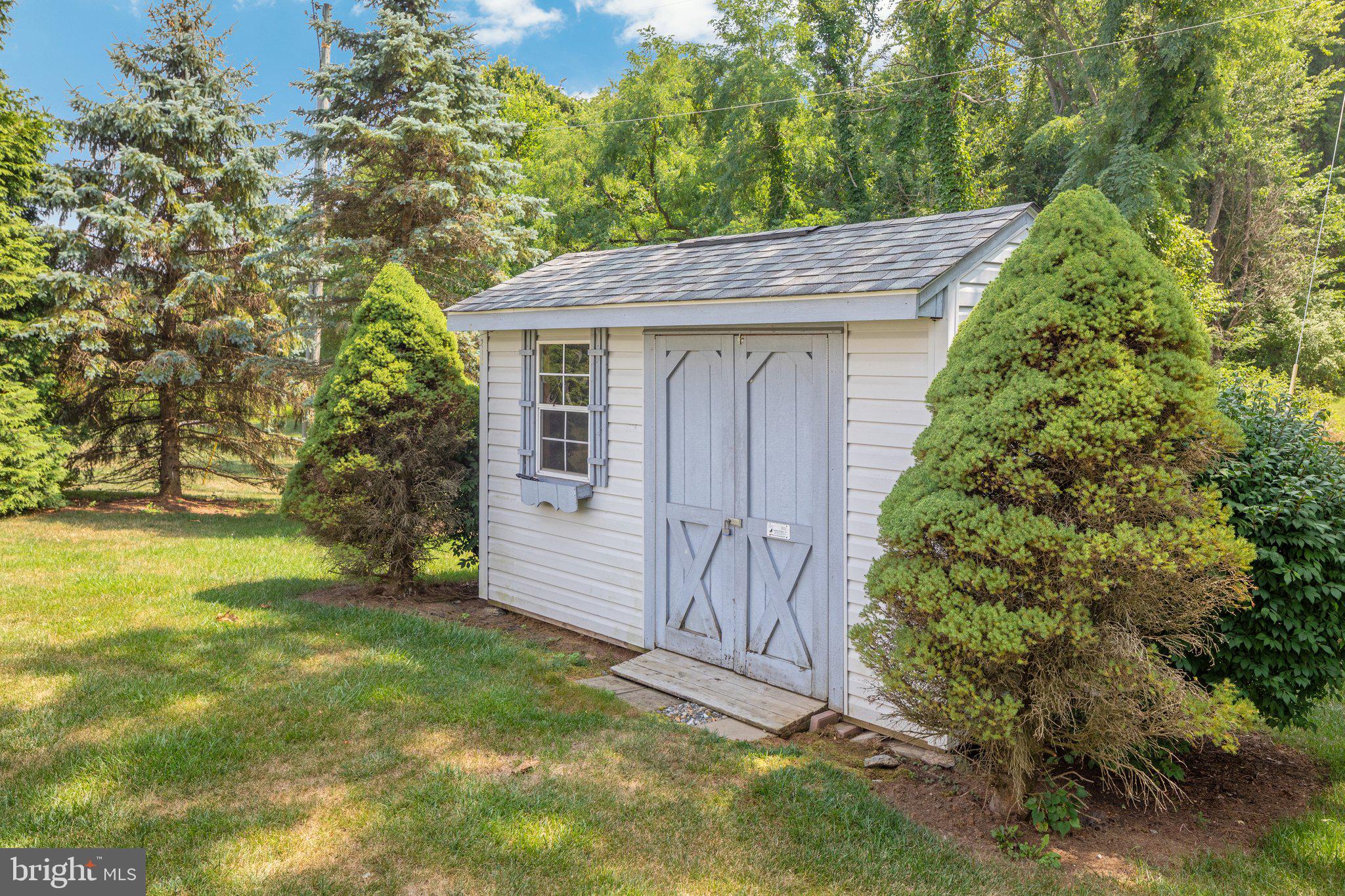 LOCUST HILL - Residential