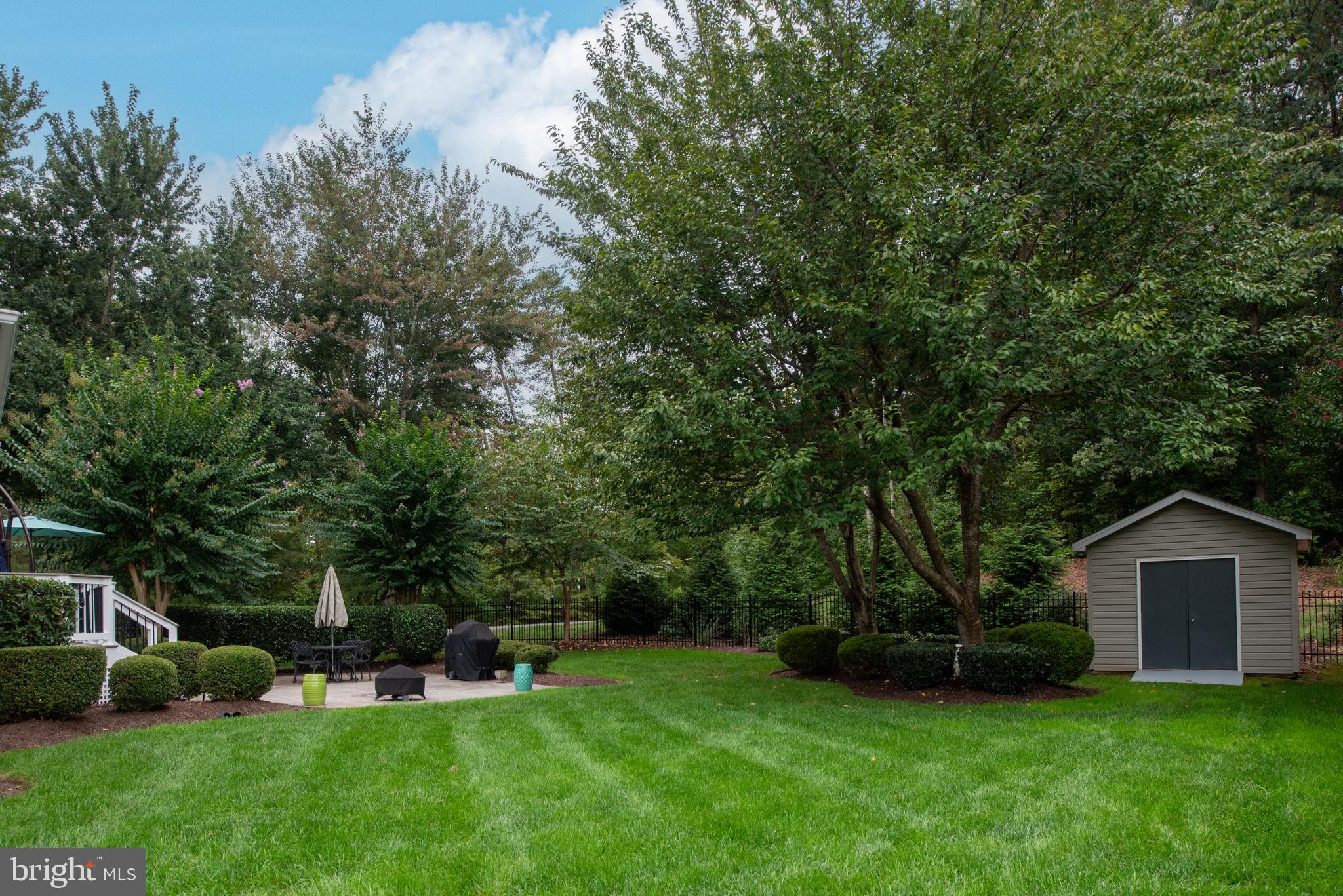 1 LAKEWIND LANE