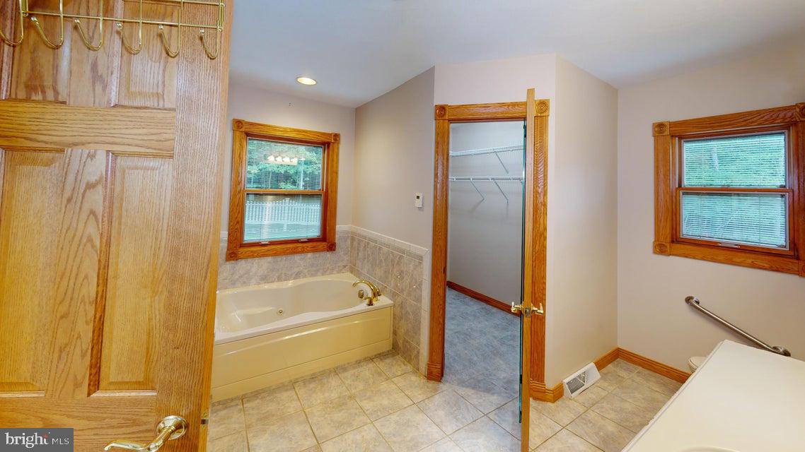 TREASURE LAKE - Residential