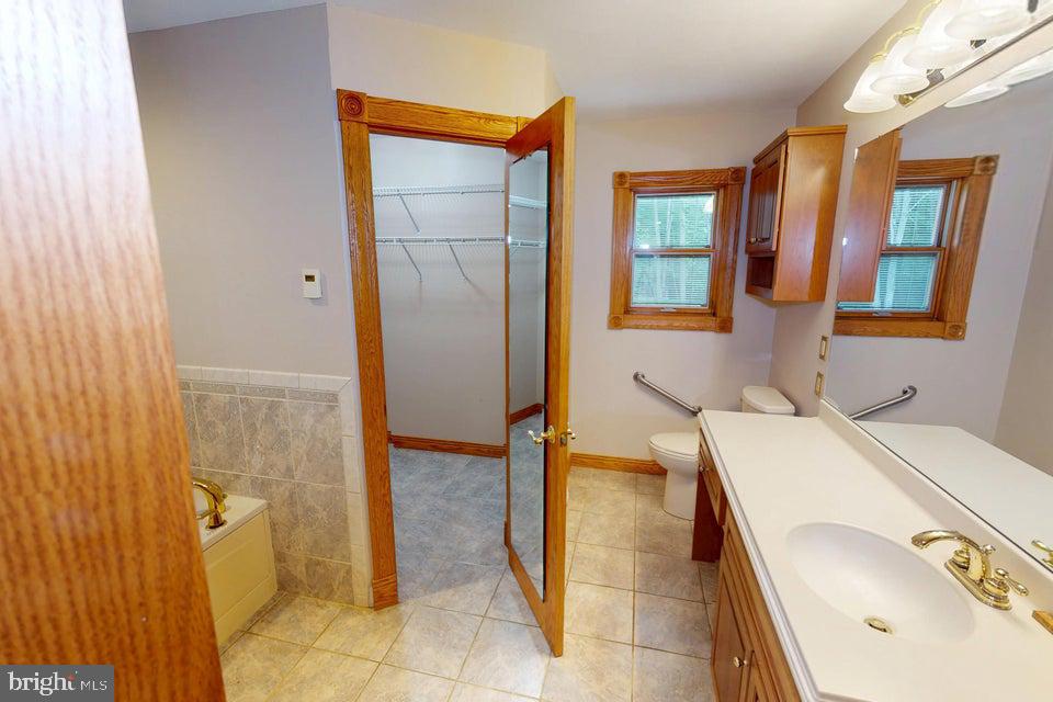 TREASURE LAKE - Residential