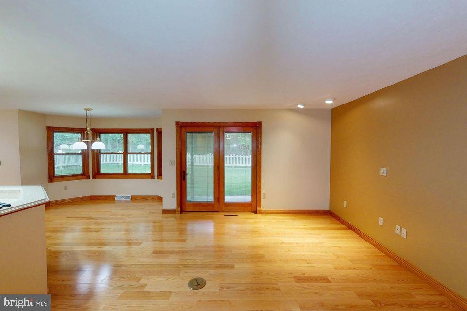 TREASURE LAKE - Residential