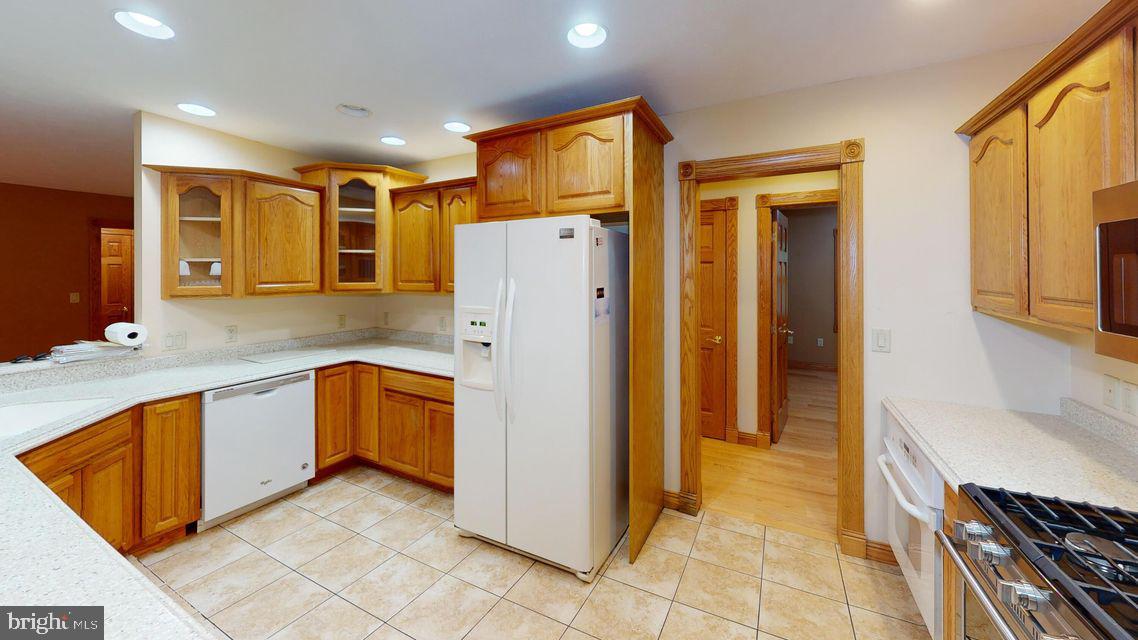 TREASURE LAKE - Residential