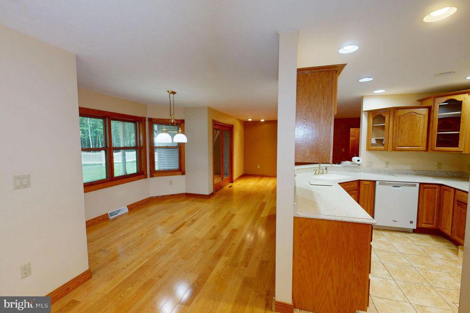 TREASURE LAKE - Residential