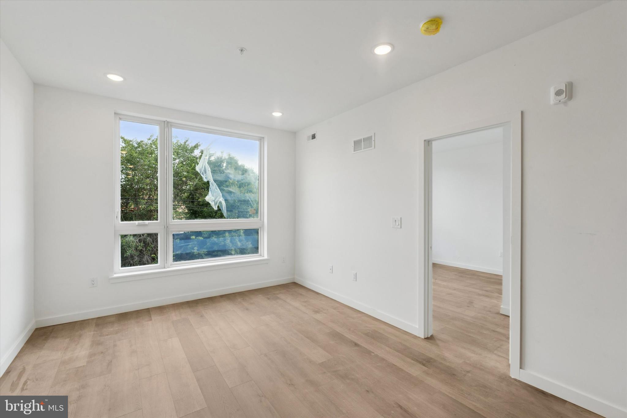 QUEEN VILLAGE - Residential Lease