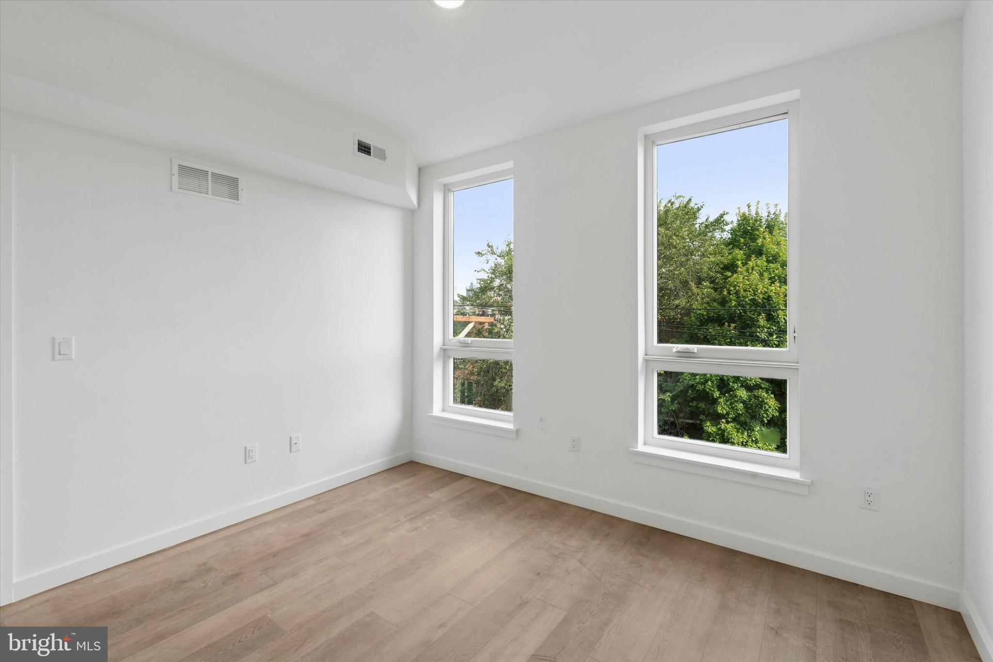 QUEEN VILLAGE - Residential Lease