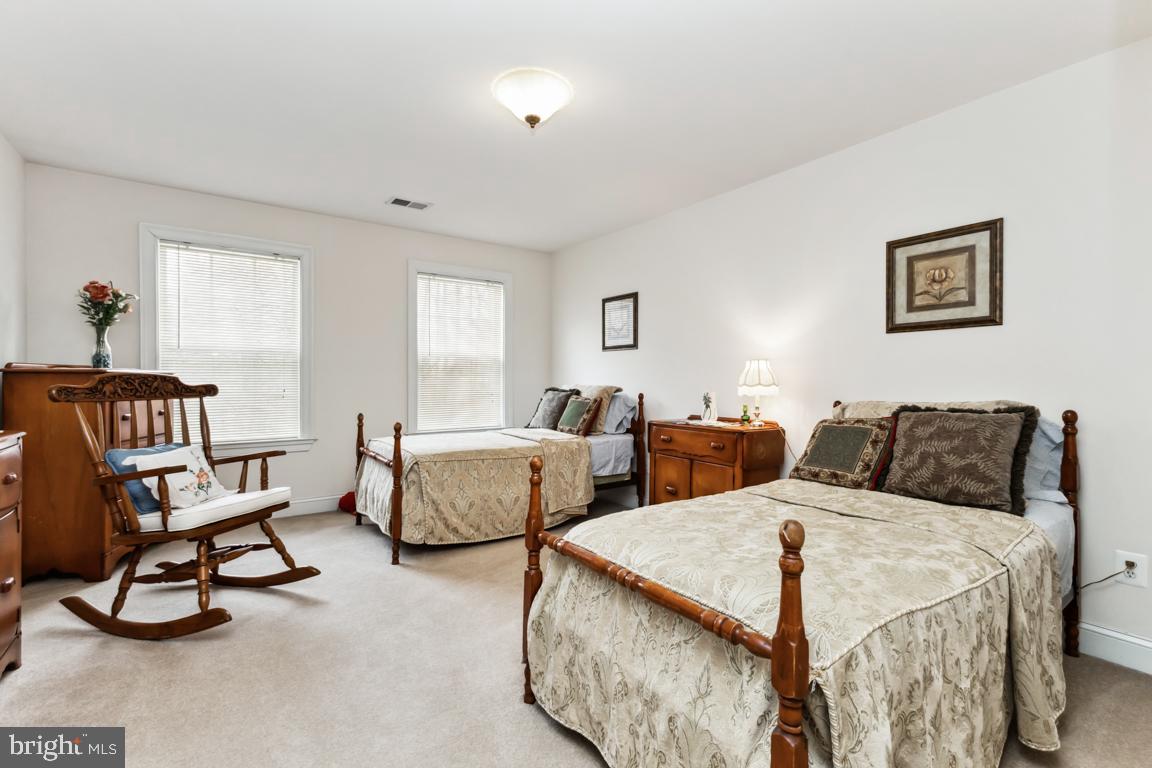 SHANNON'S WAY - Residential