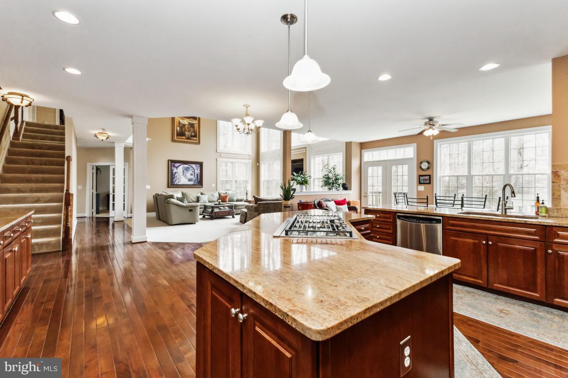 SHANNON'S WAY - Residential