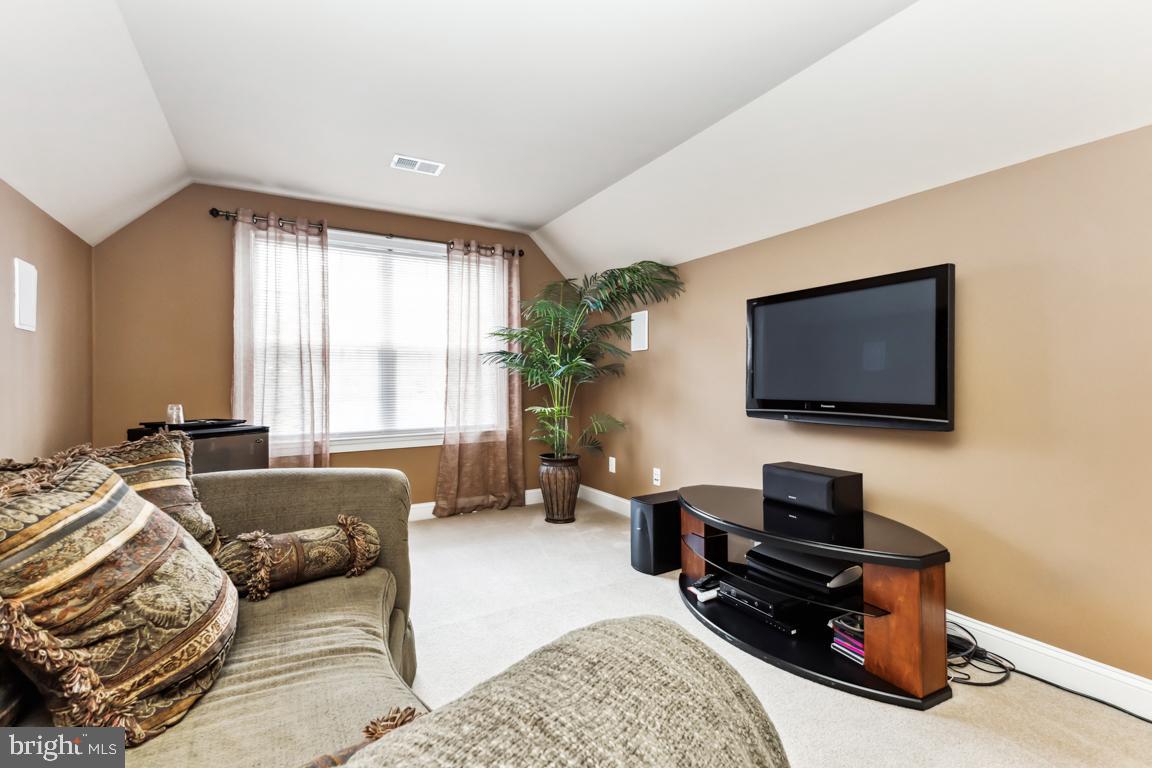 SHANNON'S WAY - Residential