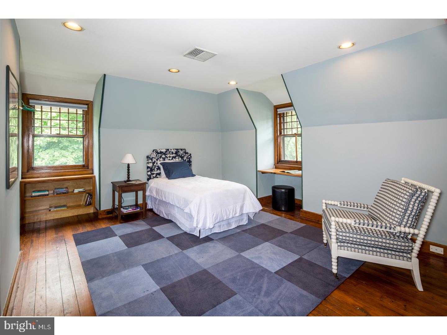 CHESTNUT HILL - Residential